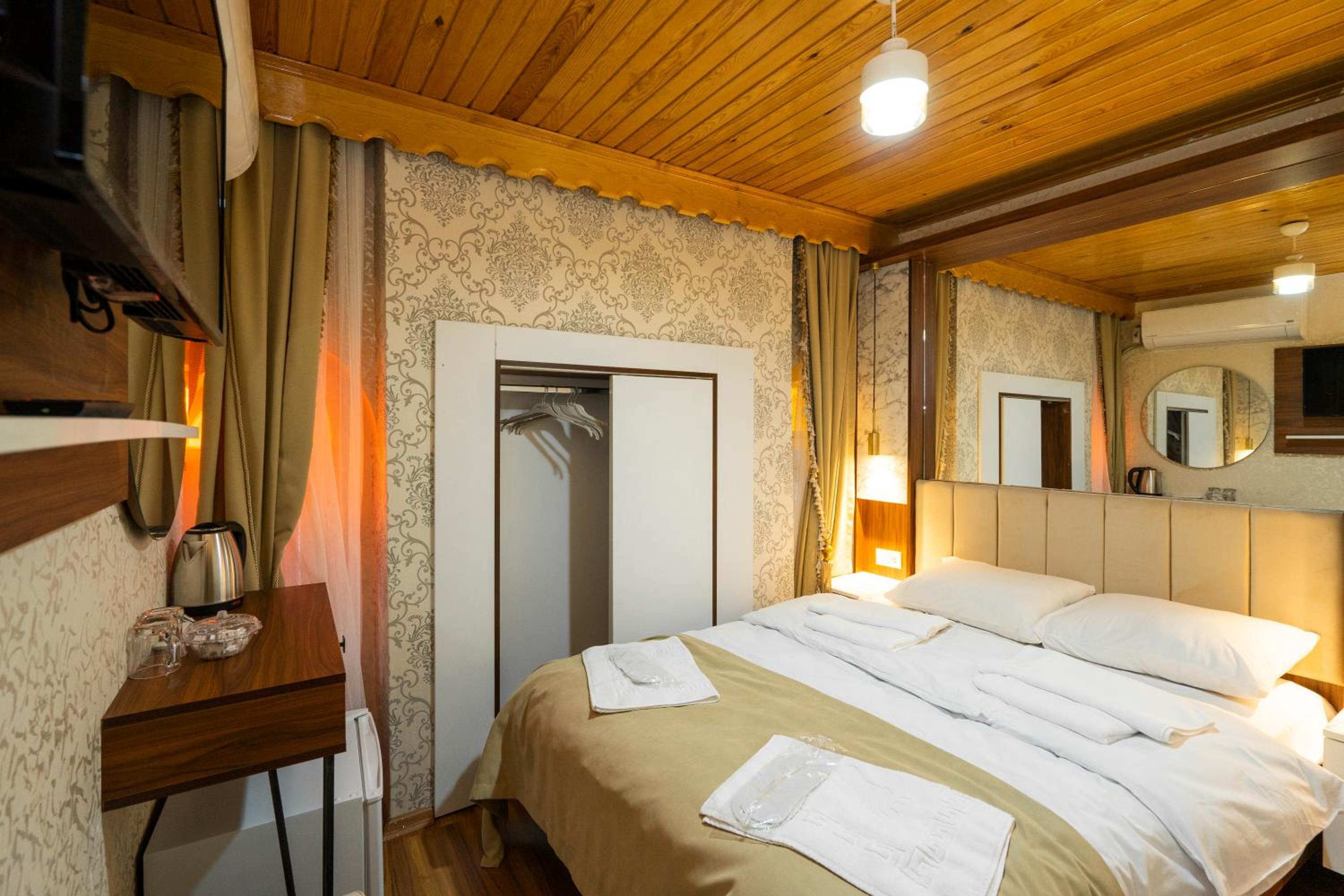 Candy Otel - Image 50