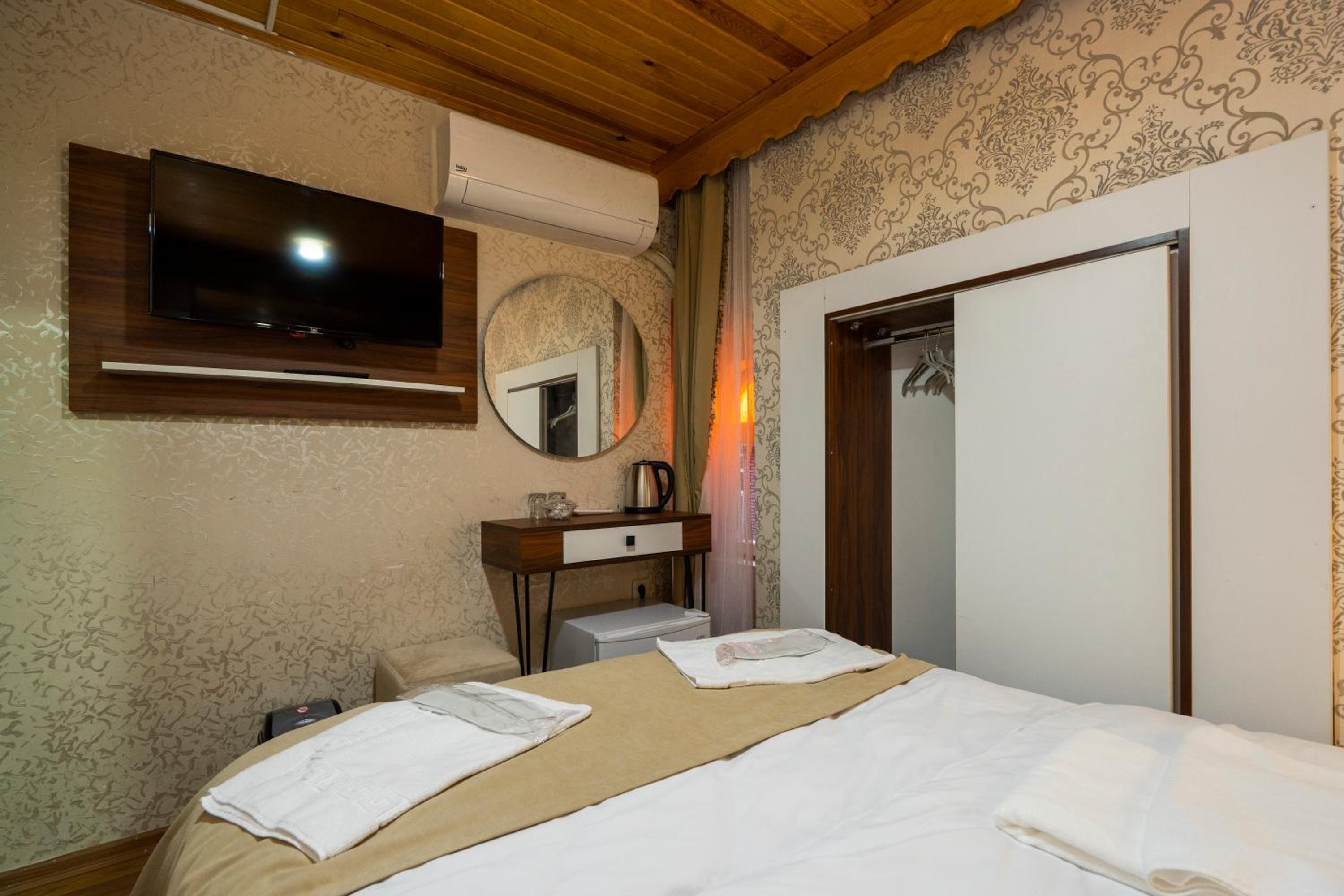 Candy Otel - Image 23