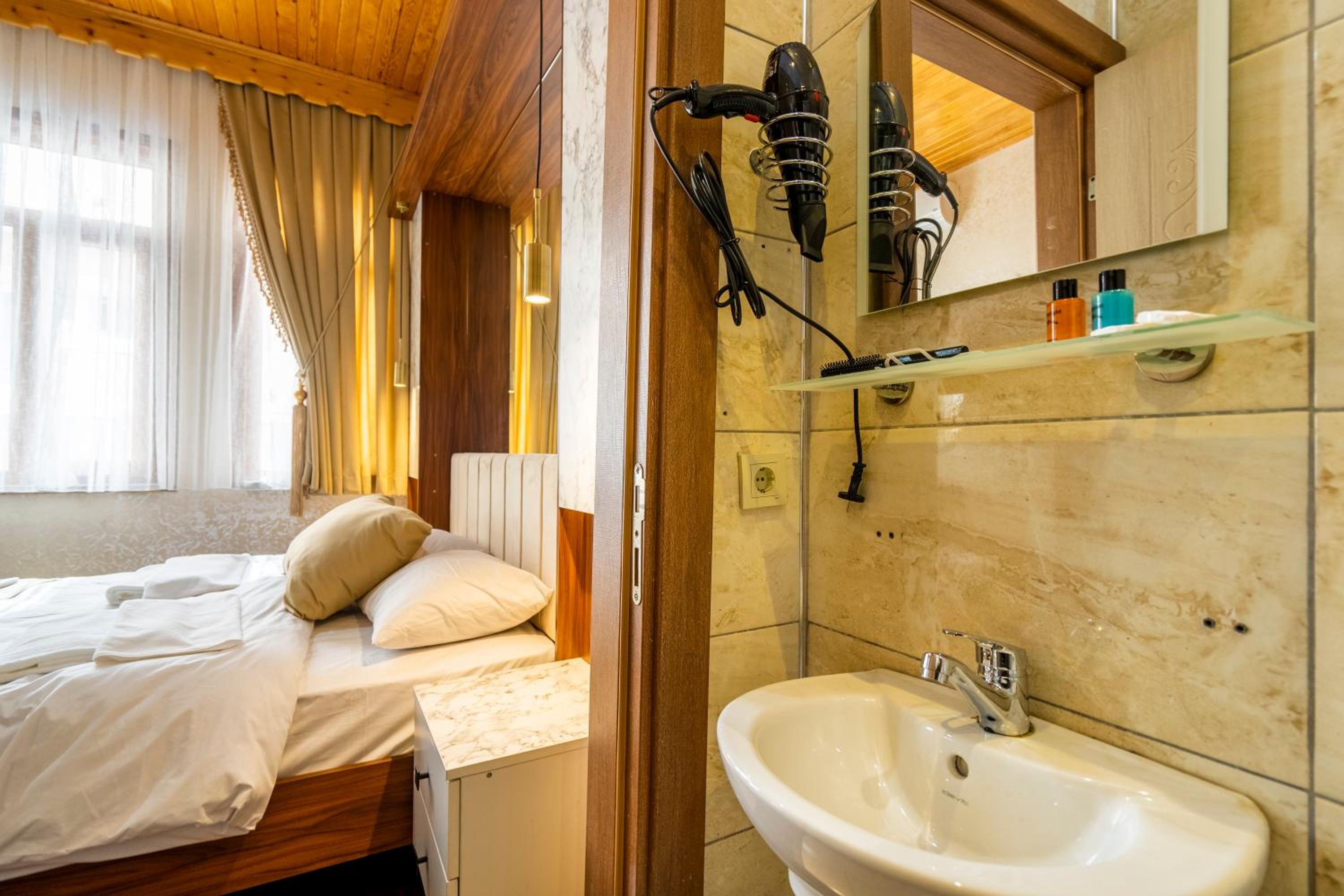 Candy Otel - Image 19