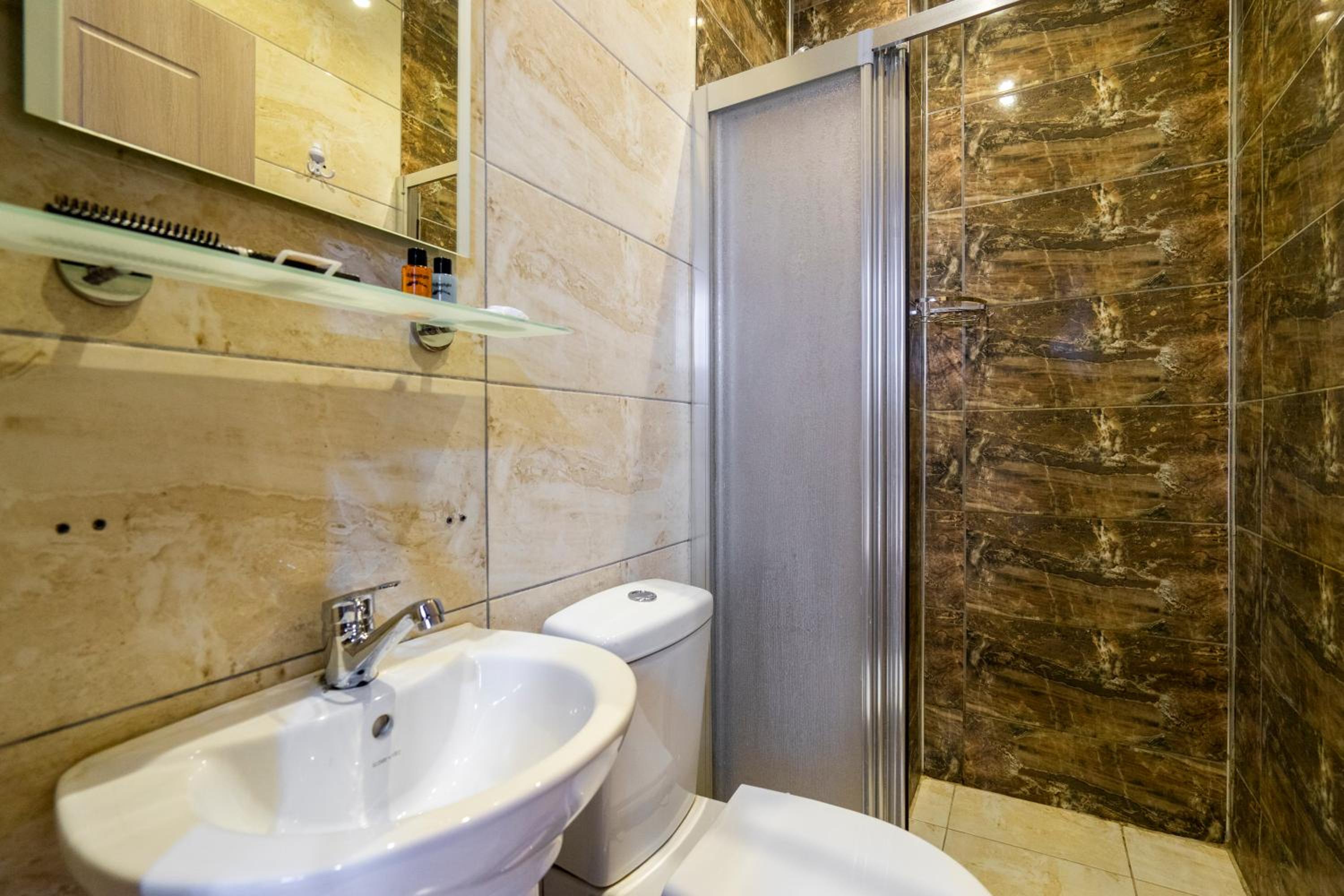 Candy Otel - Image 21