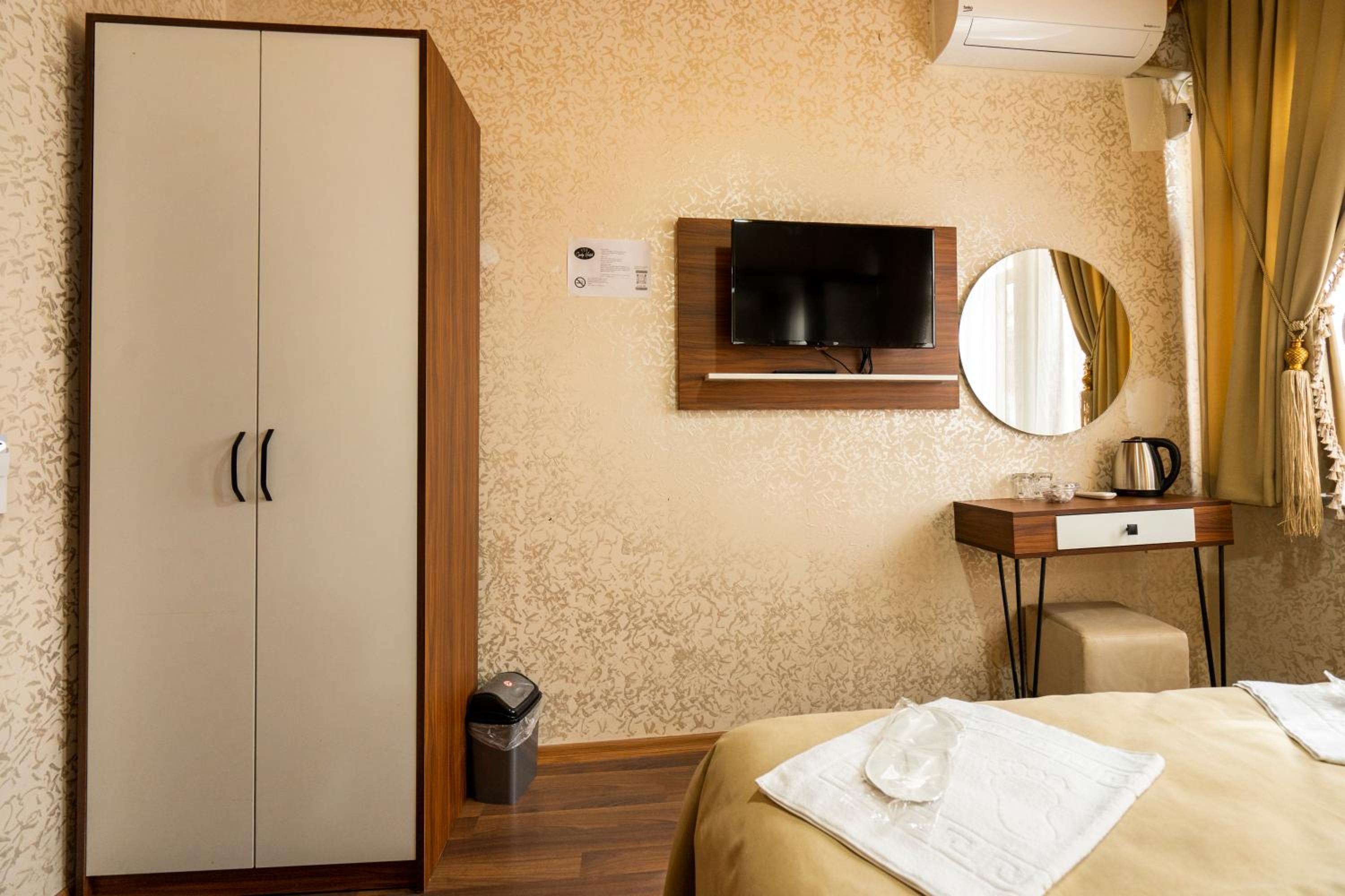 Candy Otel - Image 24