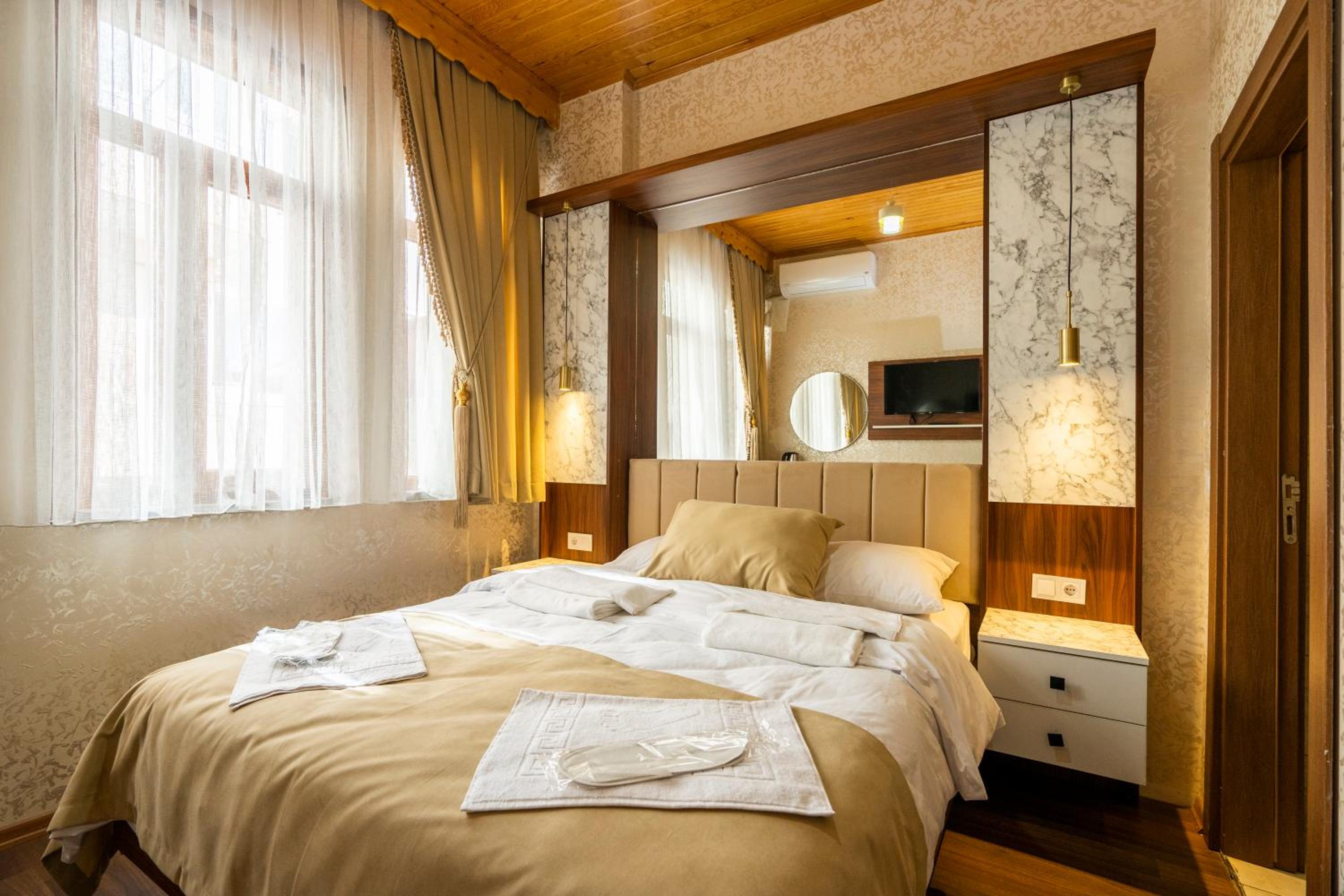 Candy Otel - Image 30