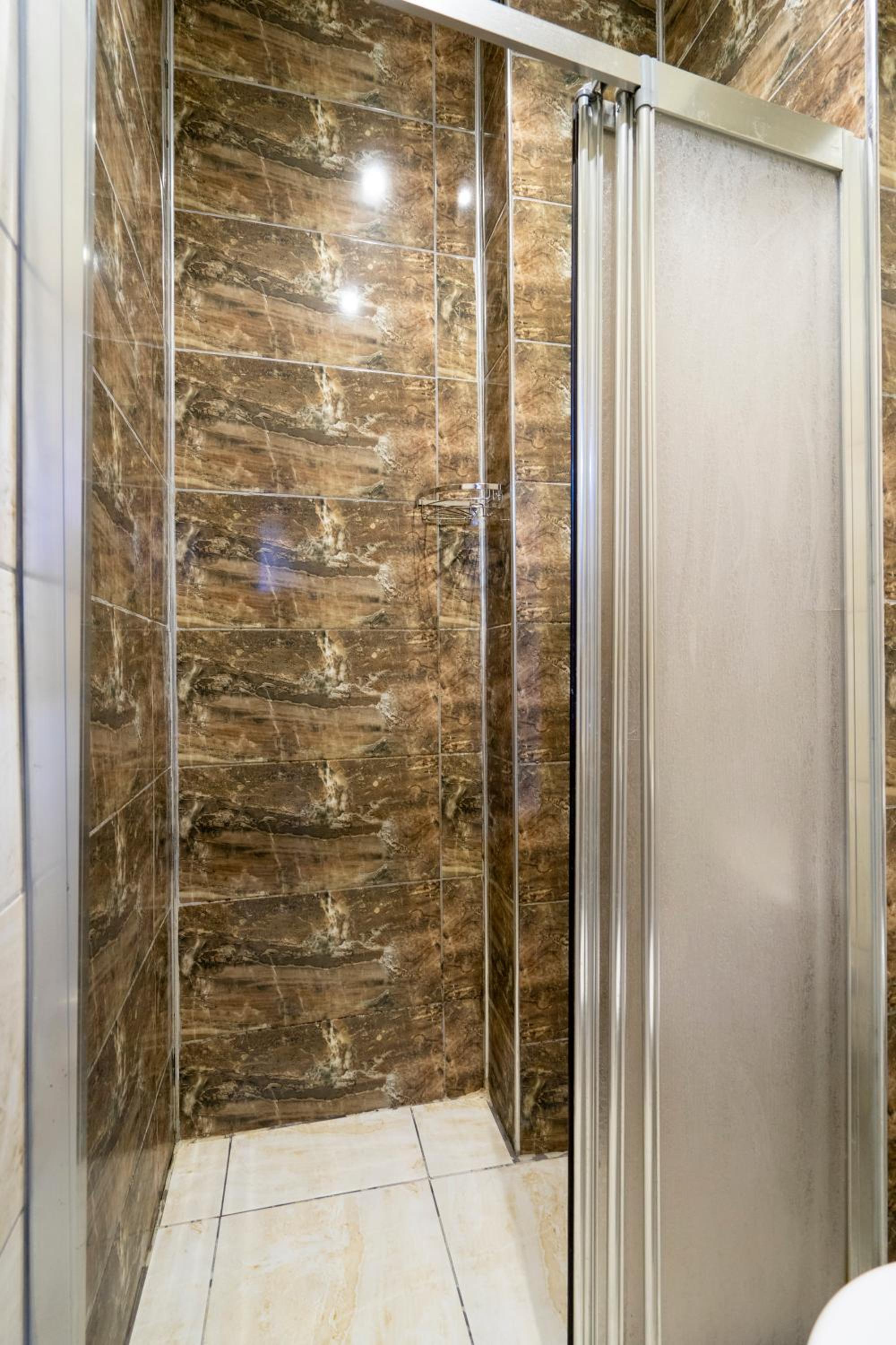 Candy Otel - Image 5