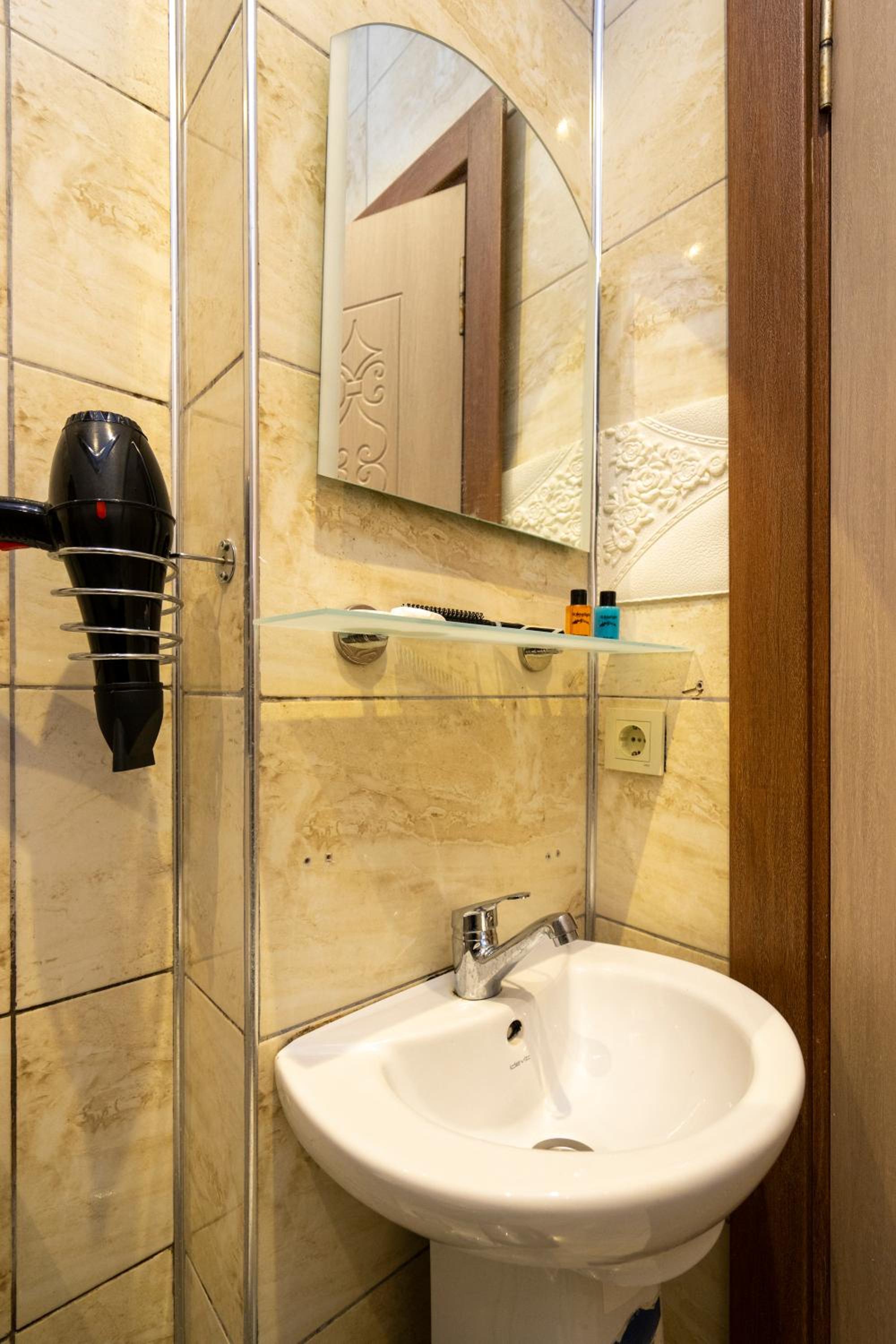 Candy Otel - Image 9