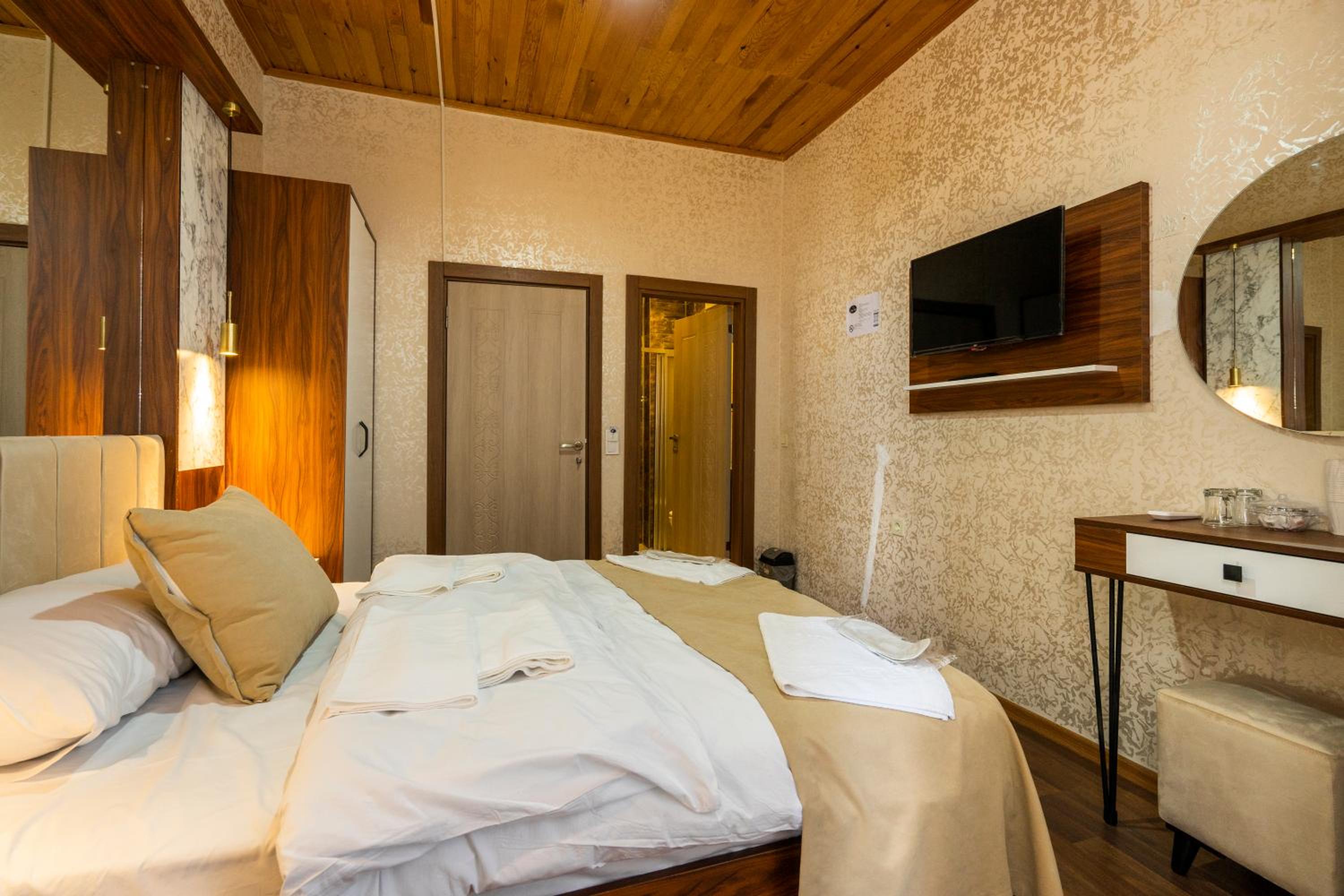 Candy Otel - Image 11