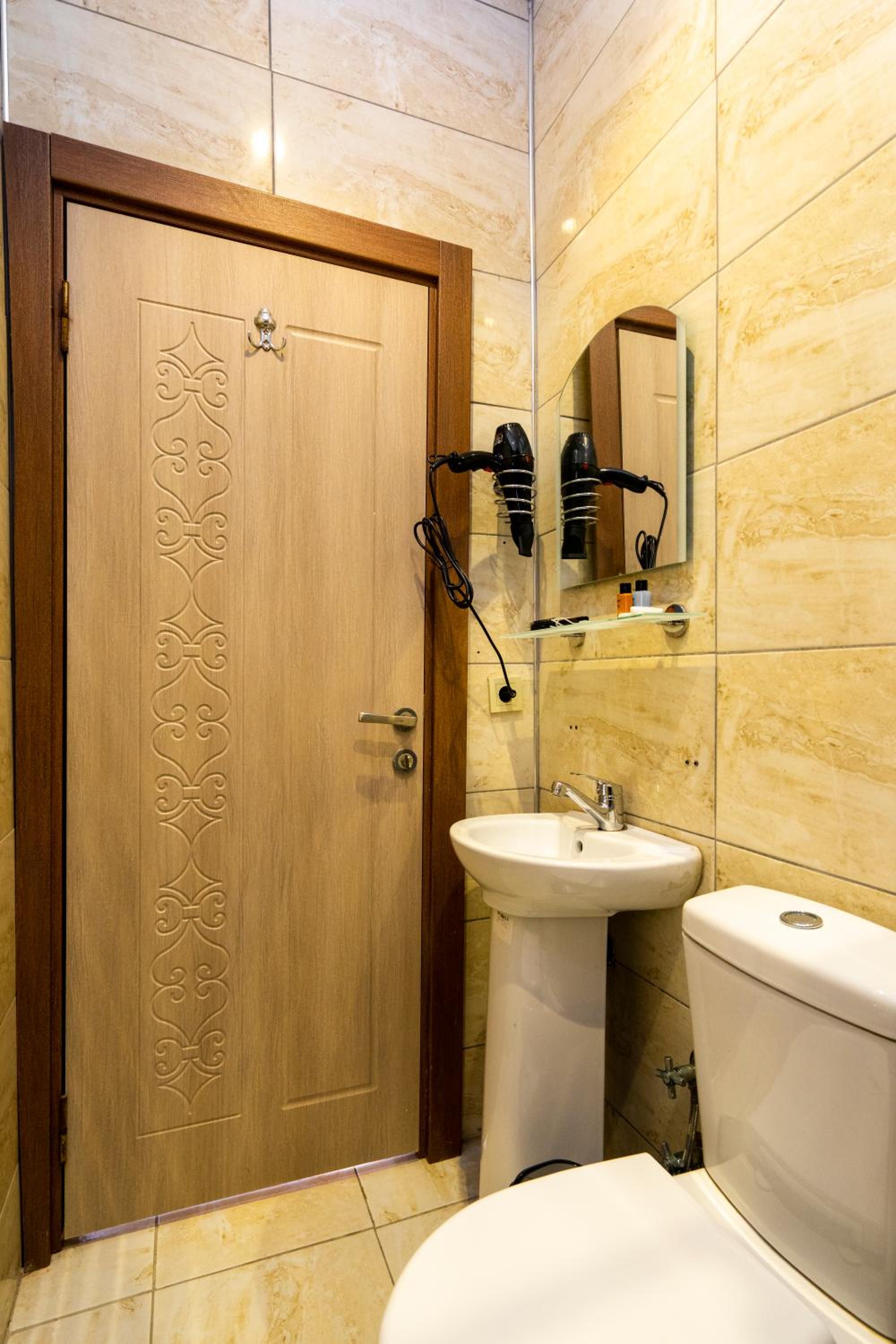 Candy Otel - Image 32