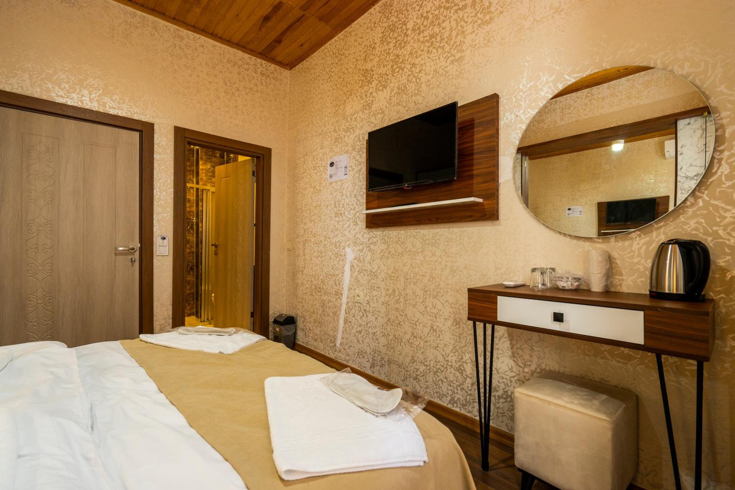 Candy Otel - Image 68