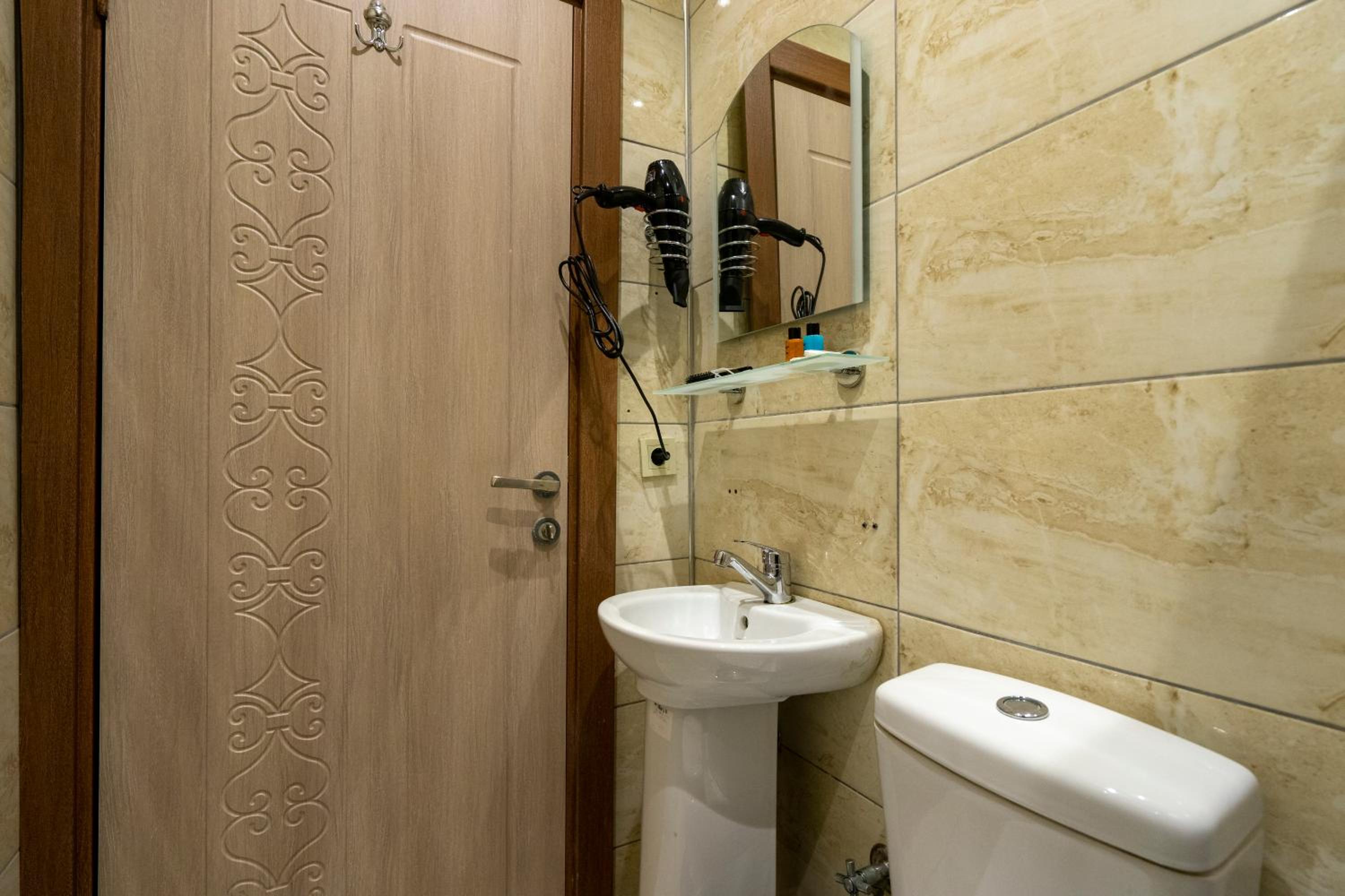 Candy Otel - Image 75