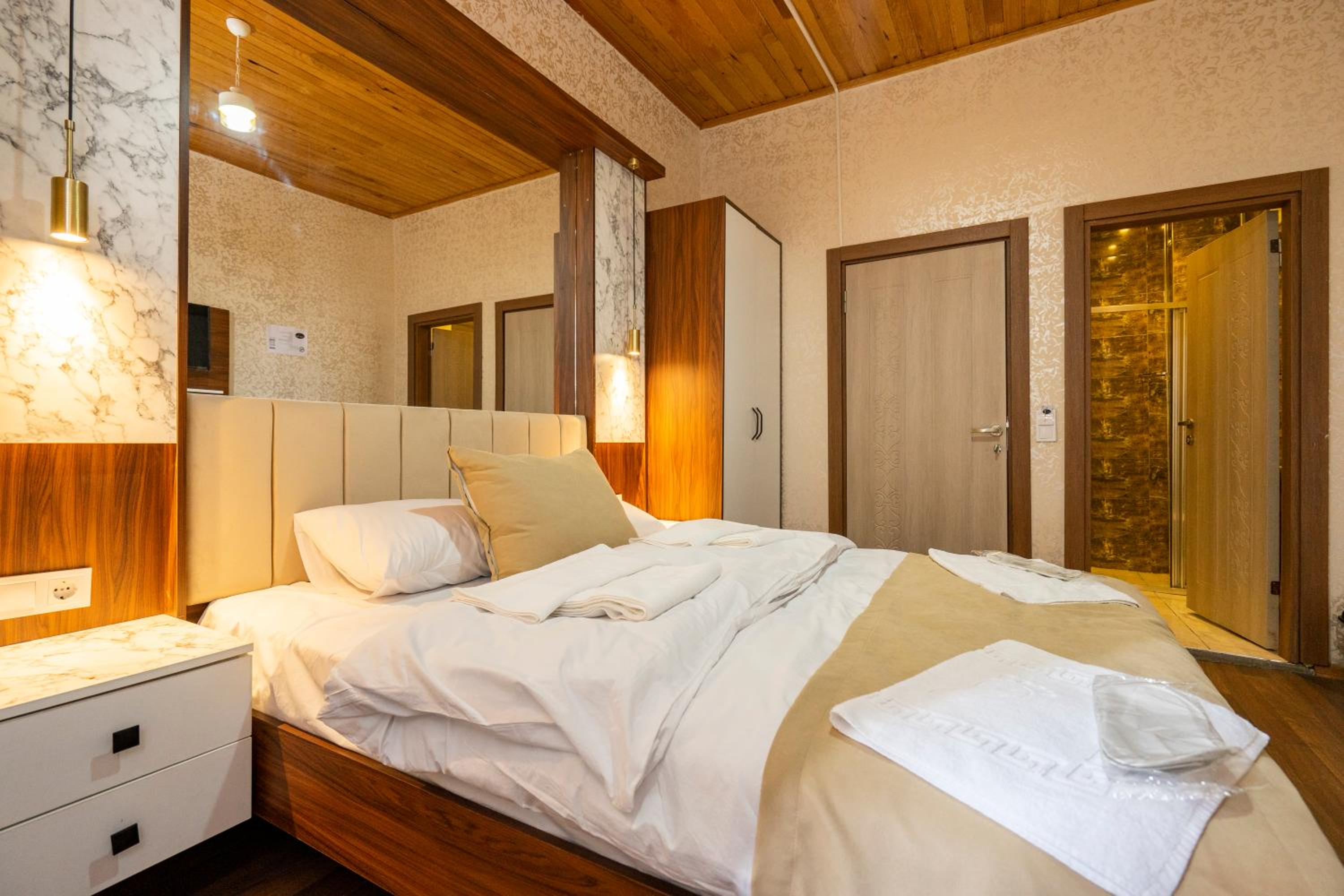 Candy Otel - Image 14