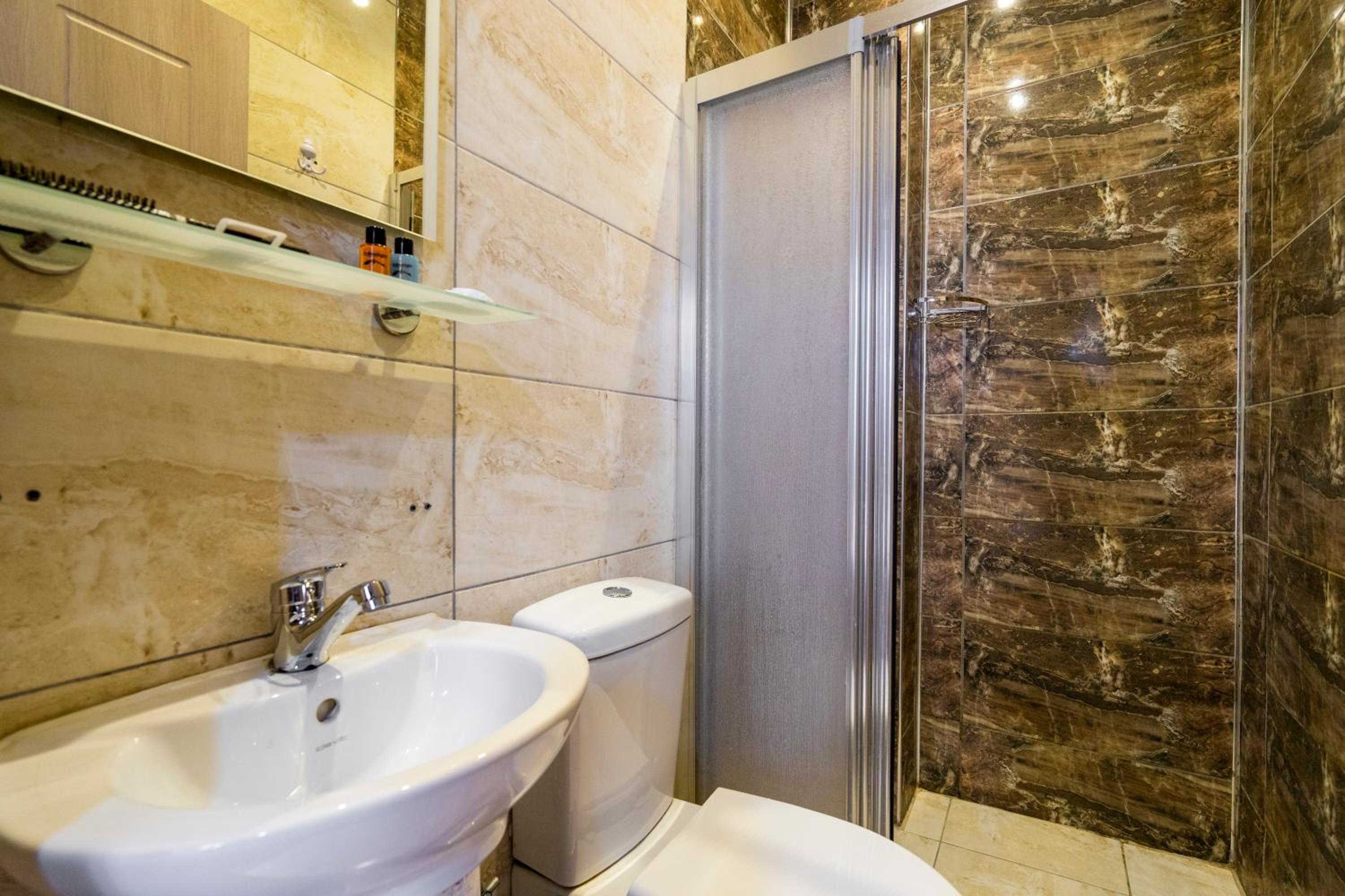 Candy Otel - Image 76