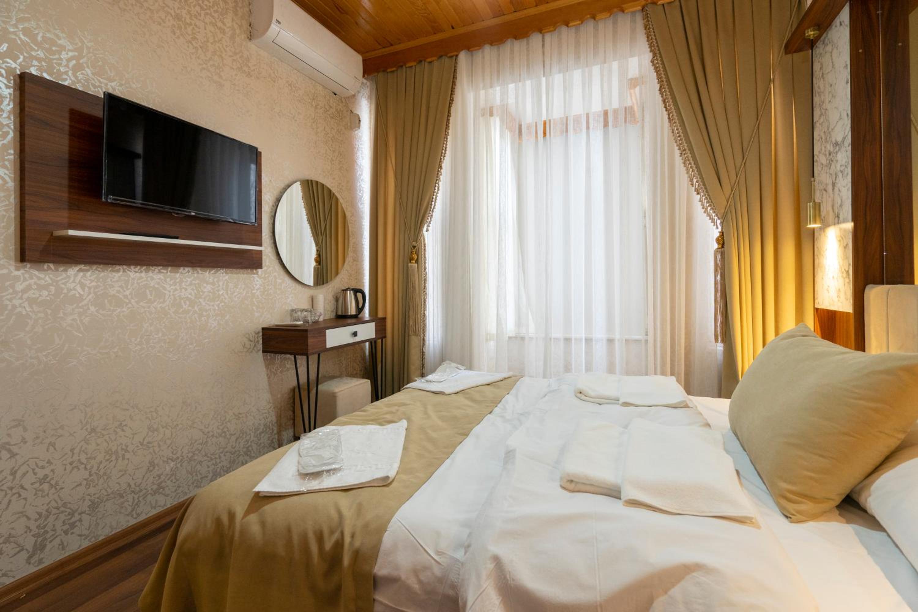 Candy Otel - Image 61