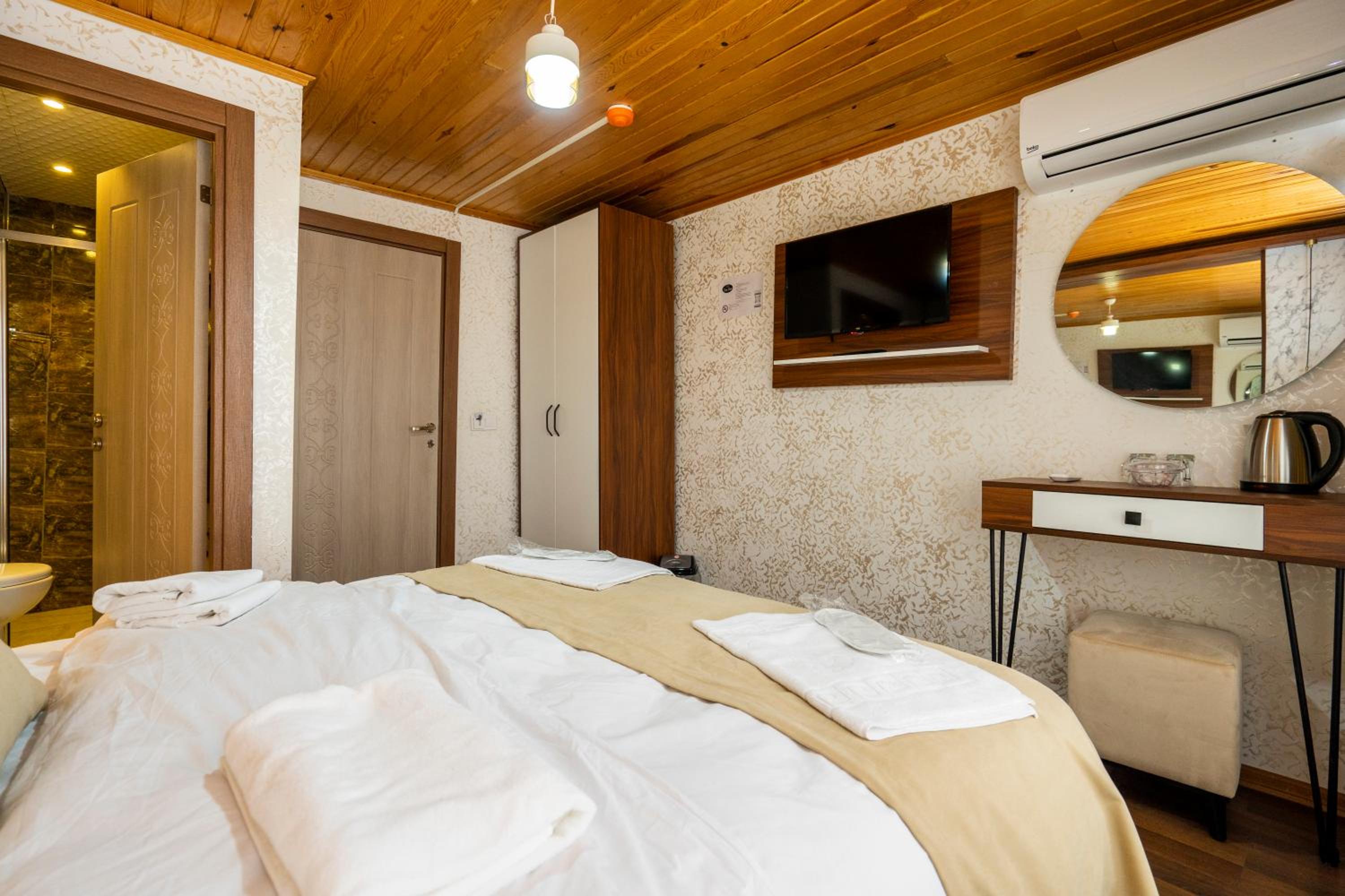 Candy Otel - Image 10