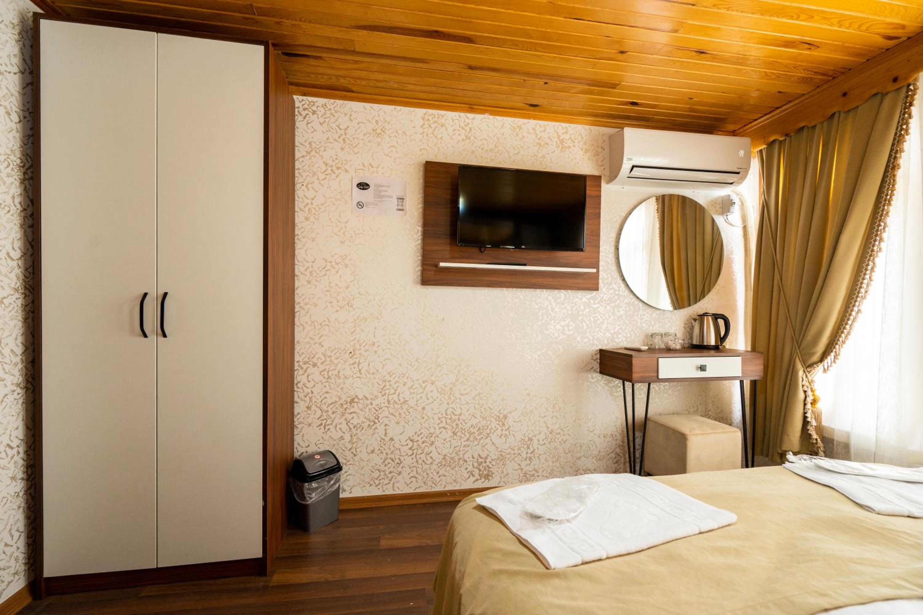 Candy Otel - Image 13