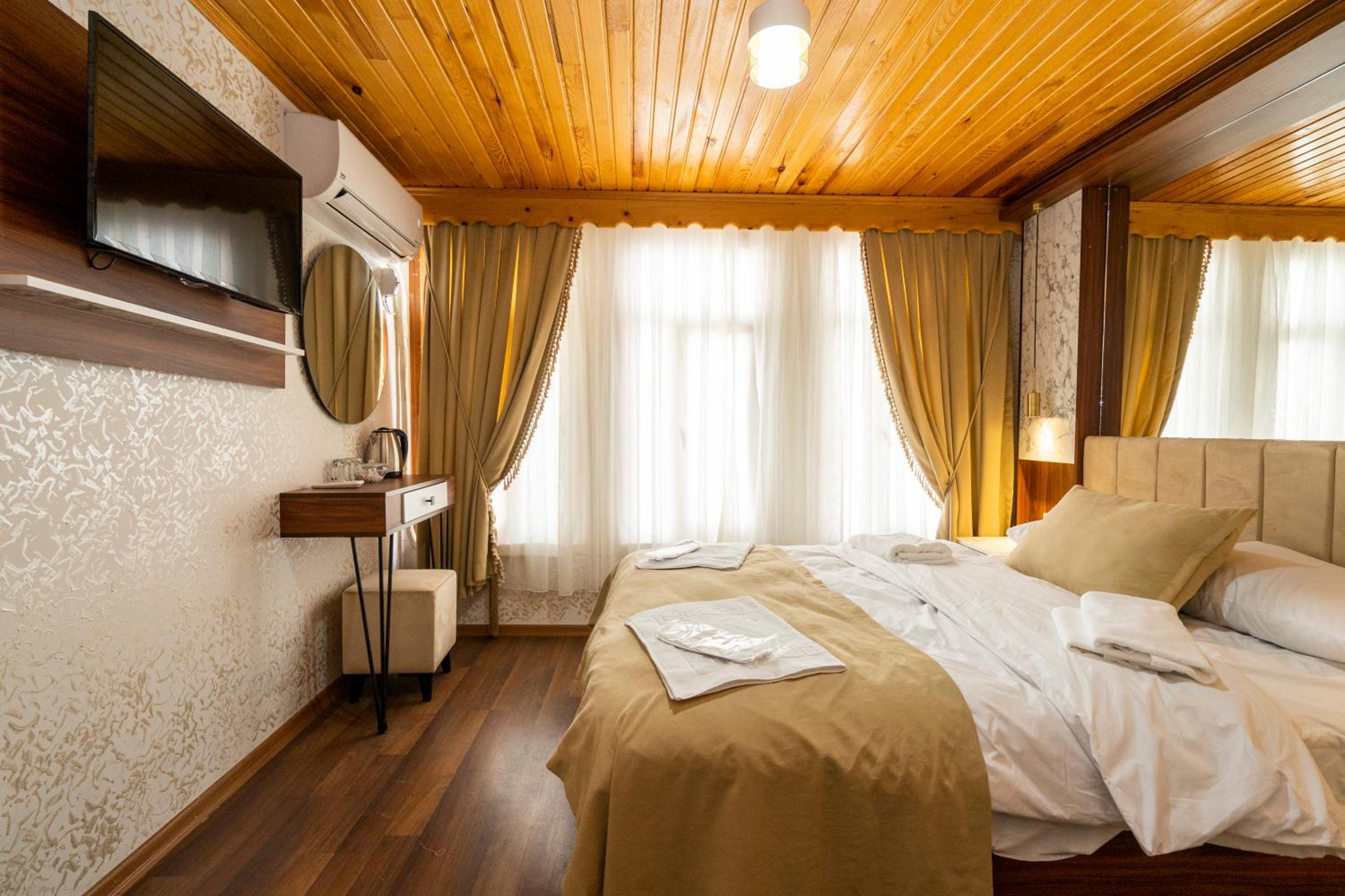 Candy Otel - Image 64