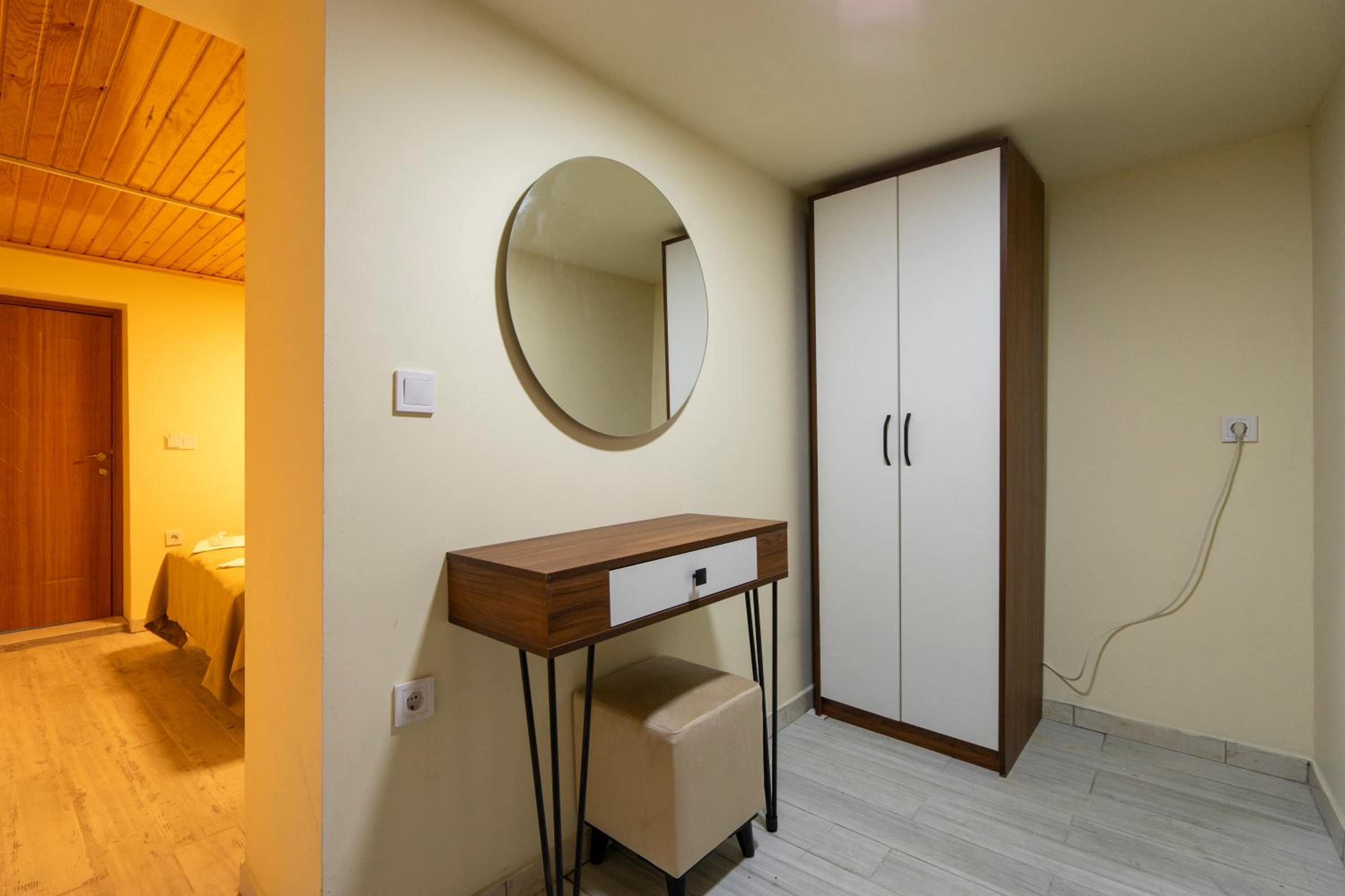 Candy Otel - Image 72