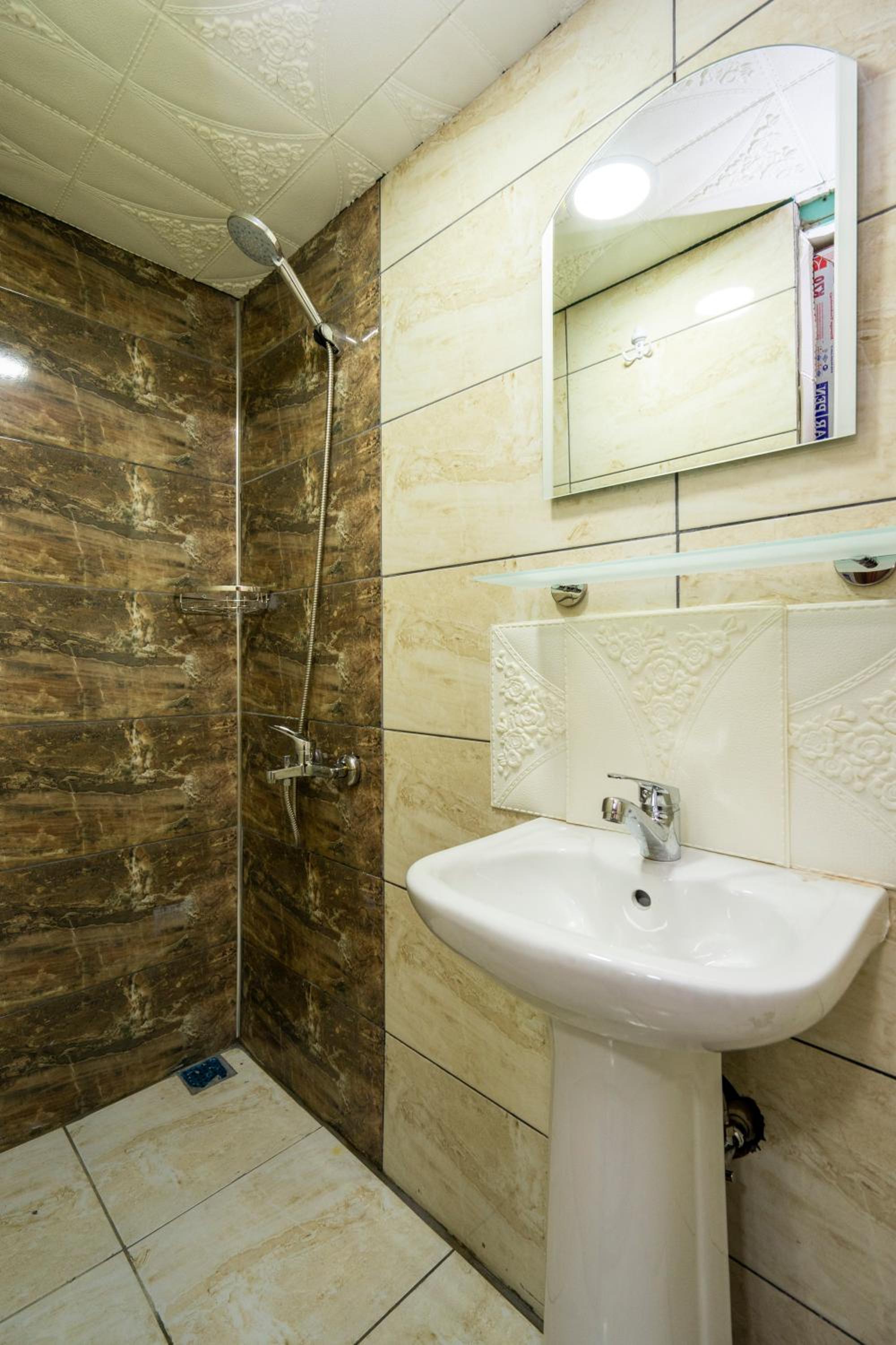 Candy Otel - Image 74