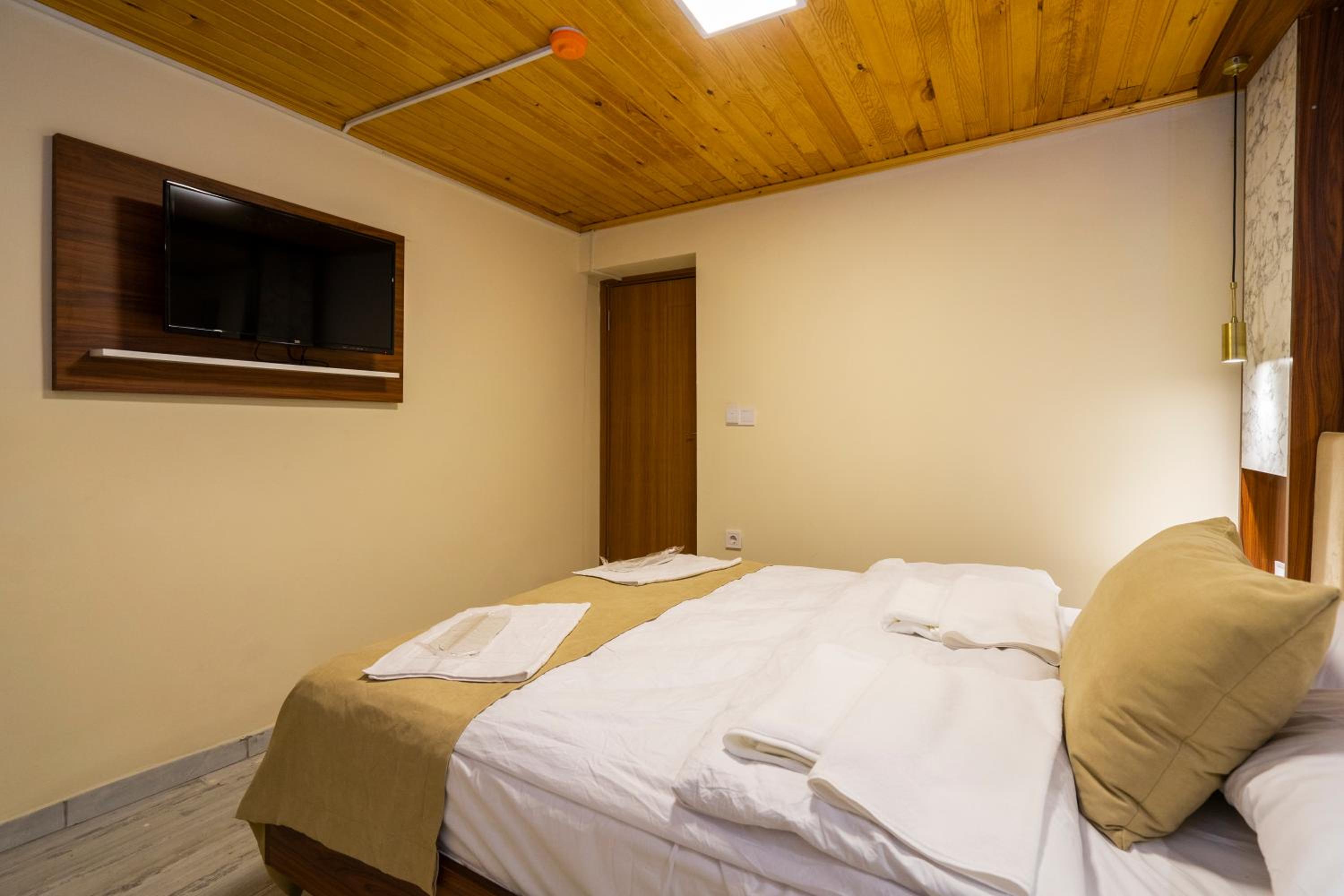 Candy Otel - Image 66