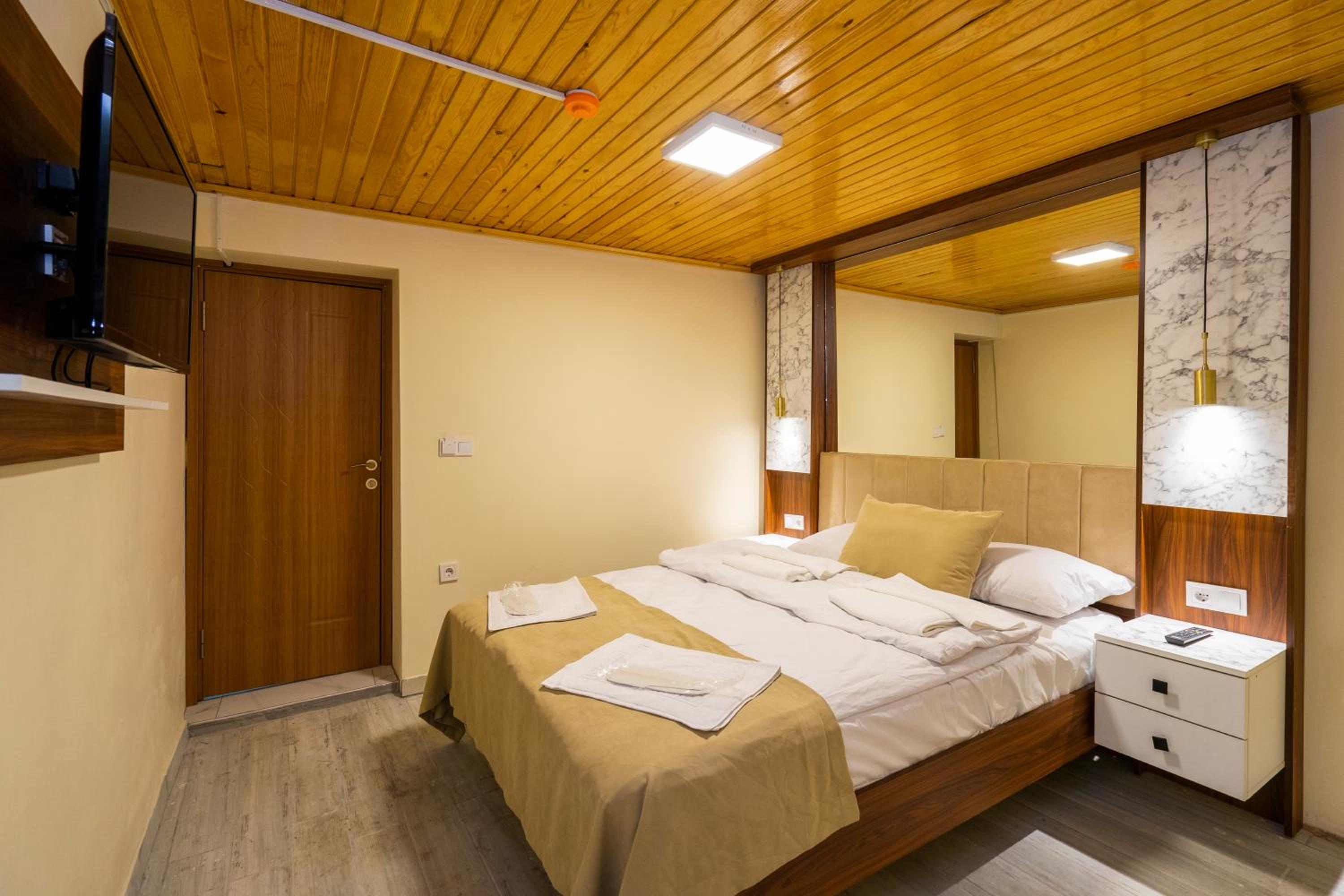 Candy Otel - Image 73