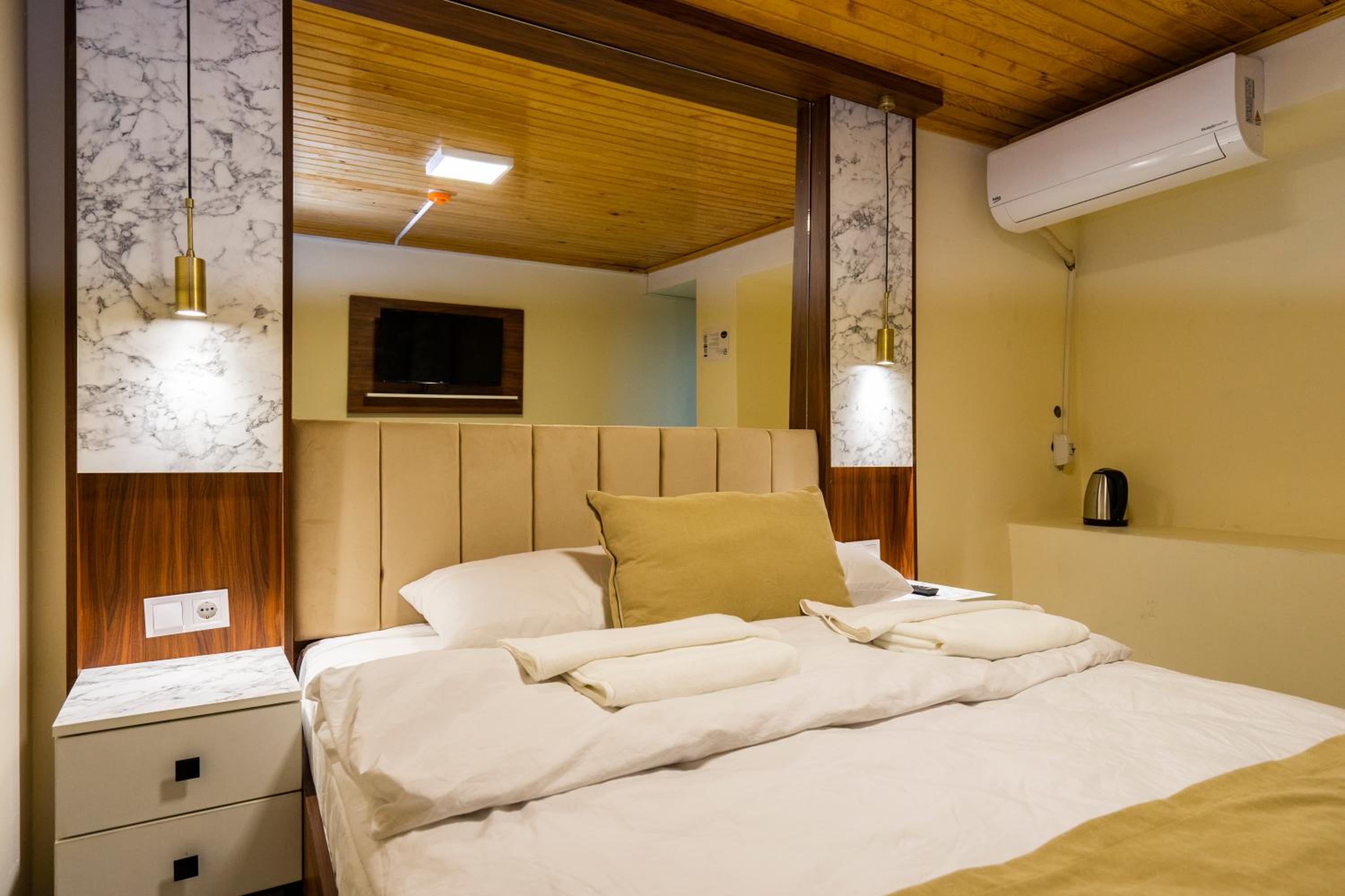 Candy Otel - Image 70