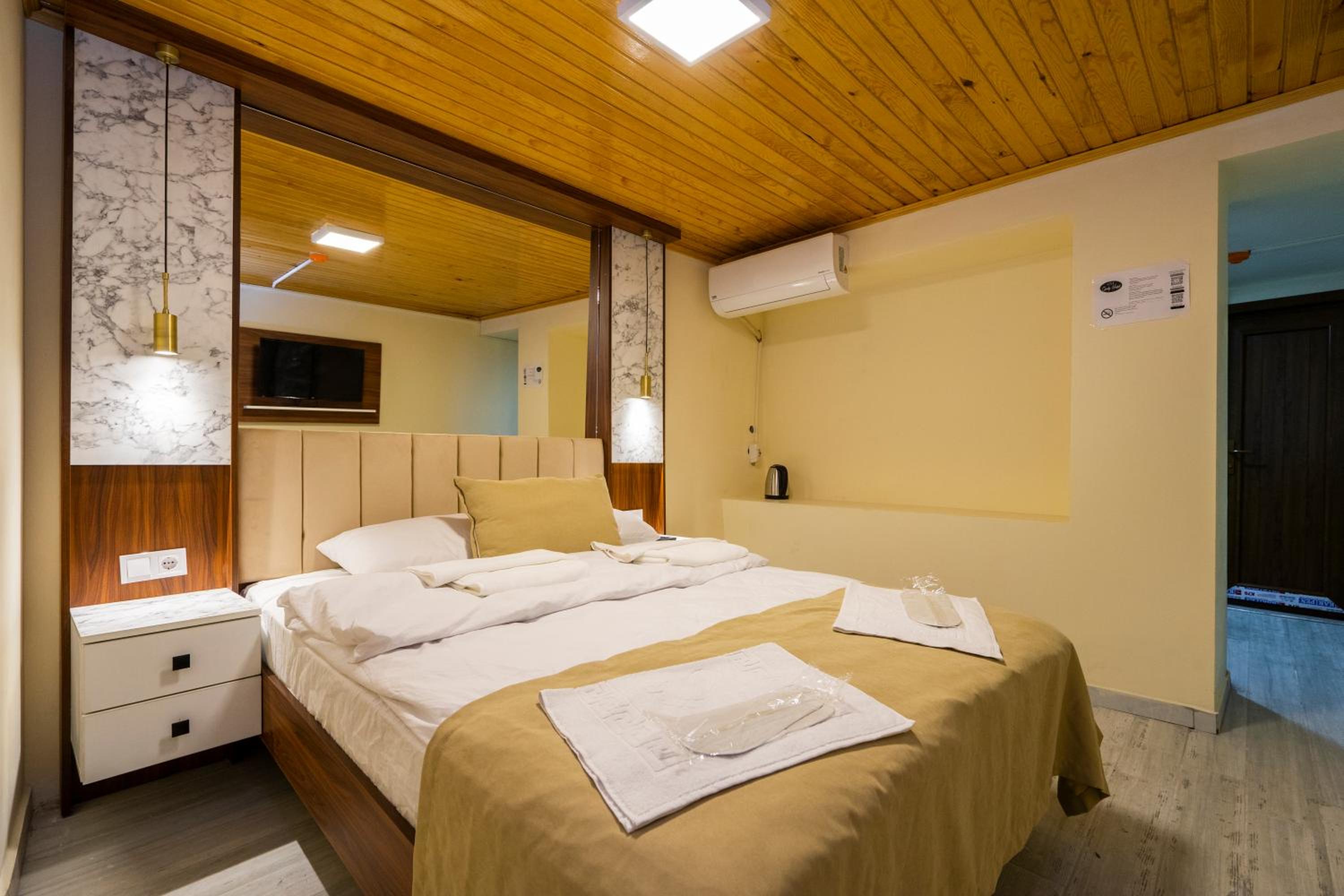 Candy Otel - Image 71