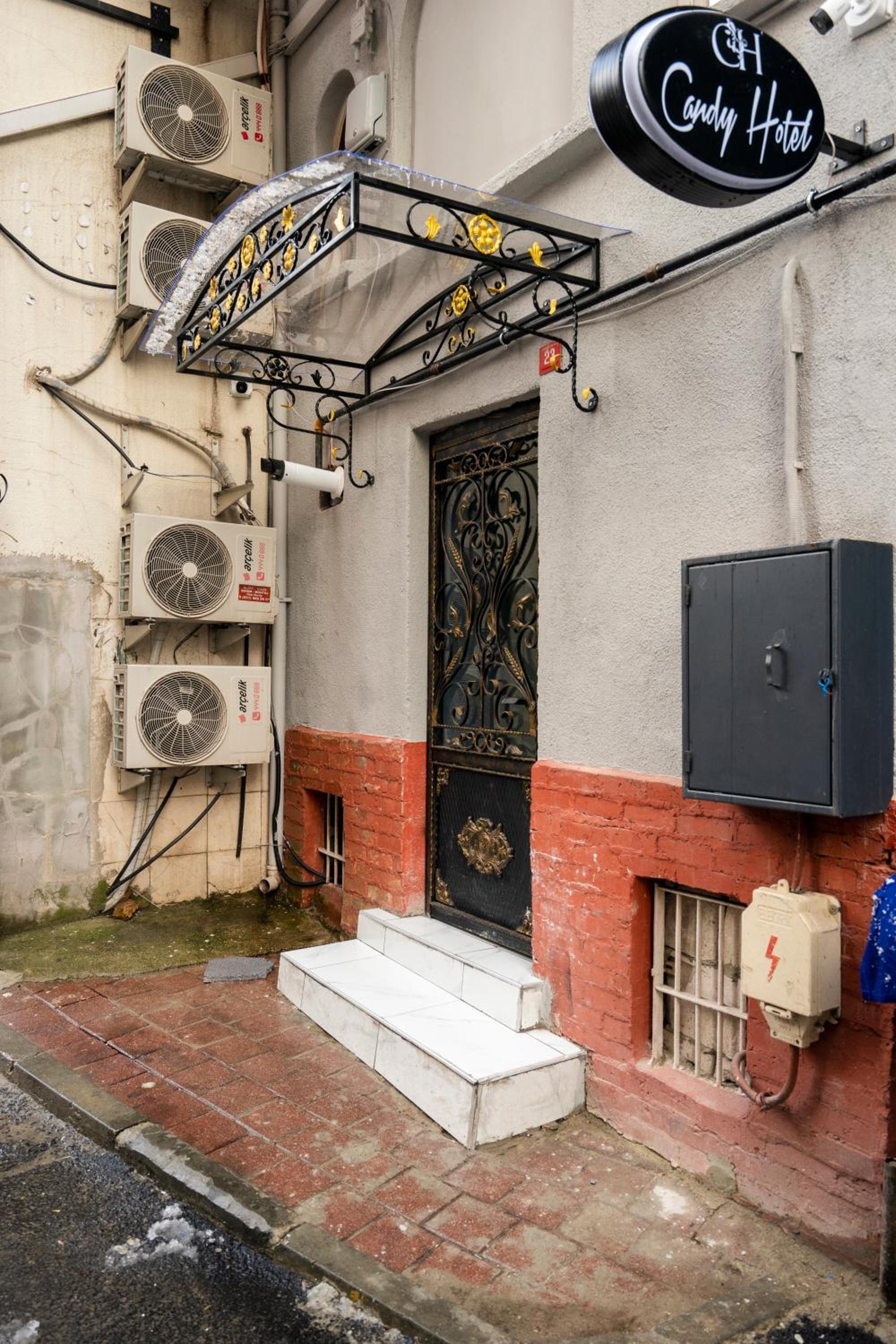 Candy Otel - Image 49