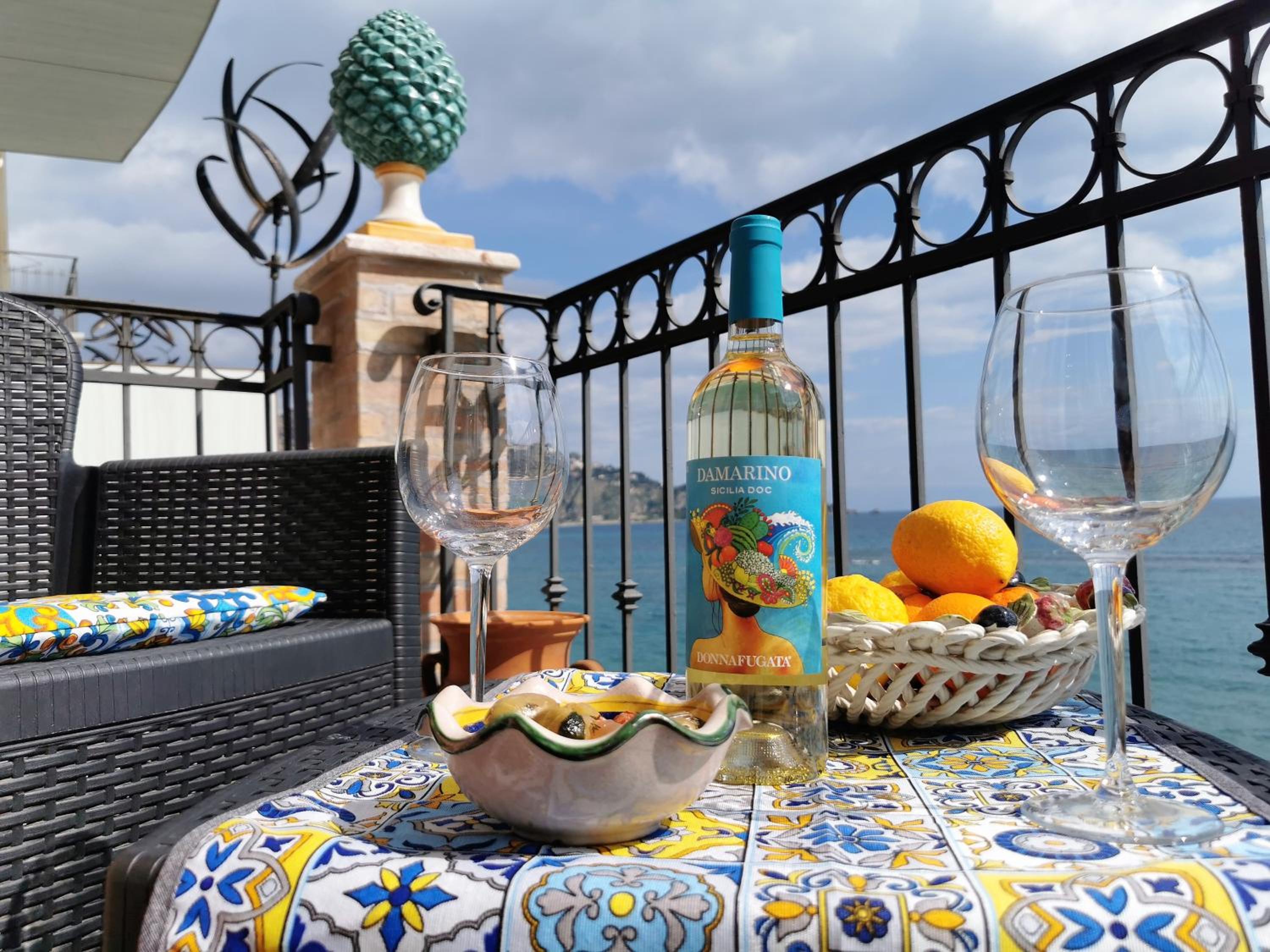 Hotel Nesea Naxos - Sicilian Suite - Image 1