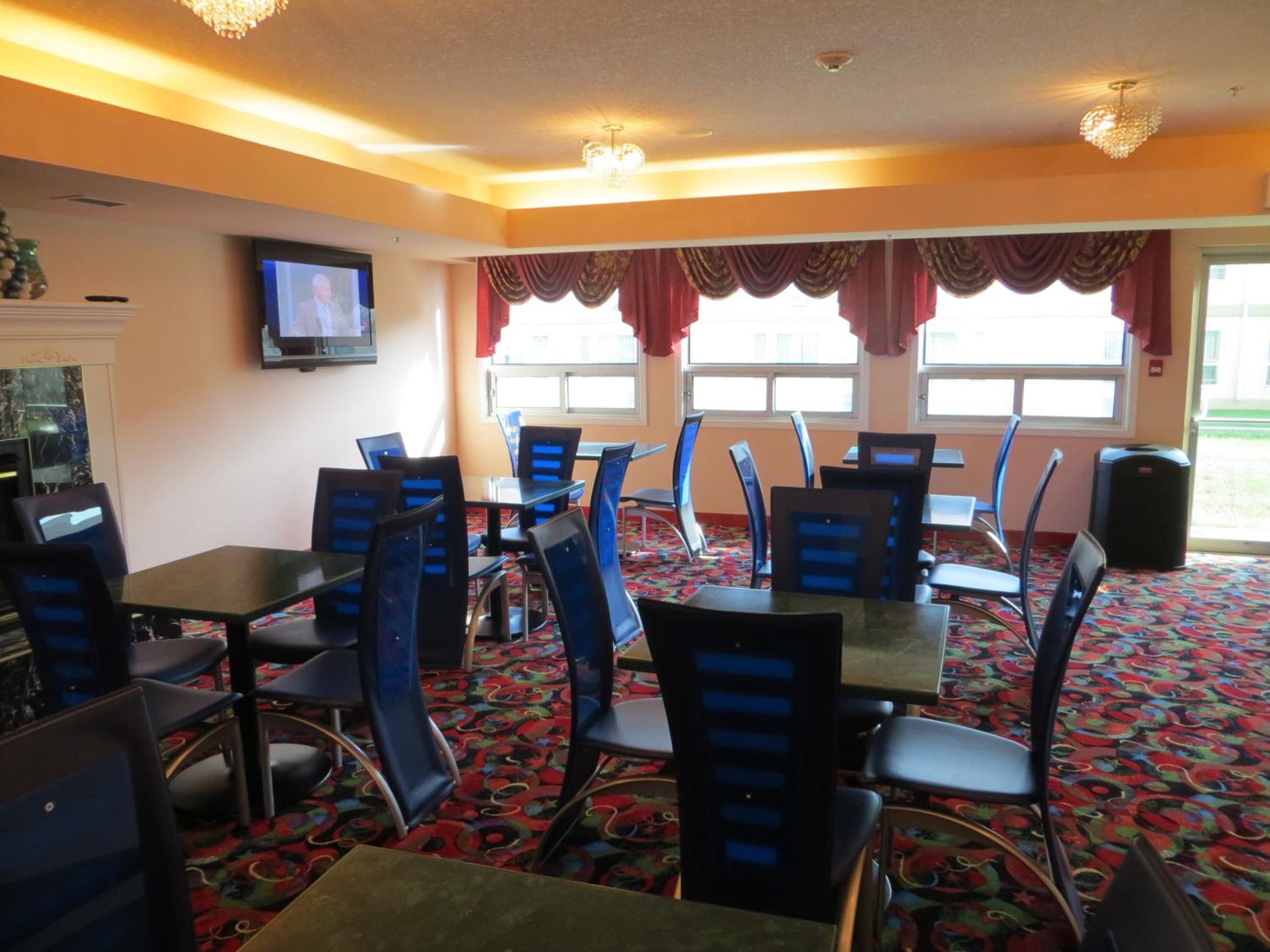 Leduc Vacations - Crystal Star Inn Edmonton Airport with free shuttle to and from Airport - Property Image 3