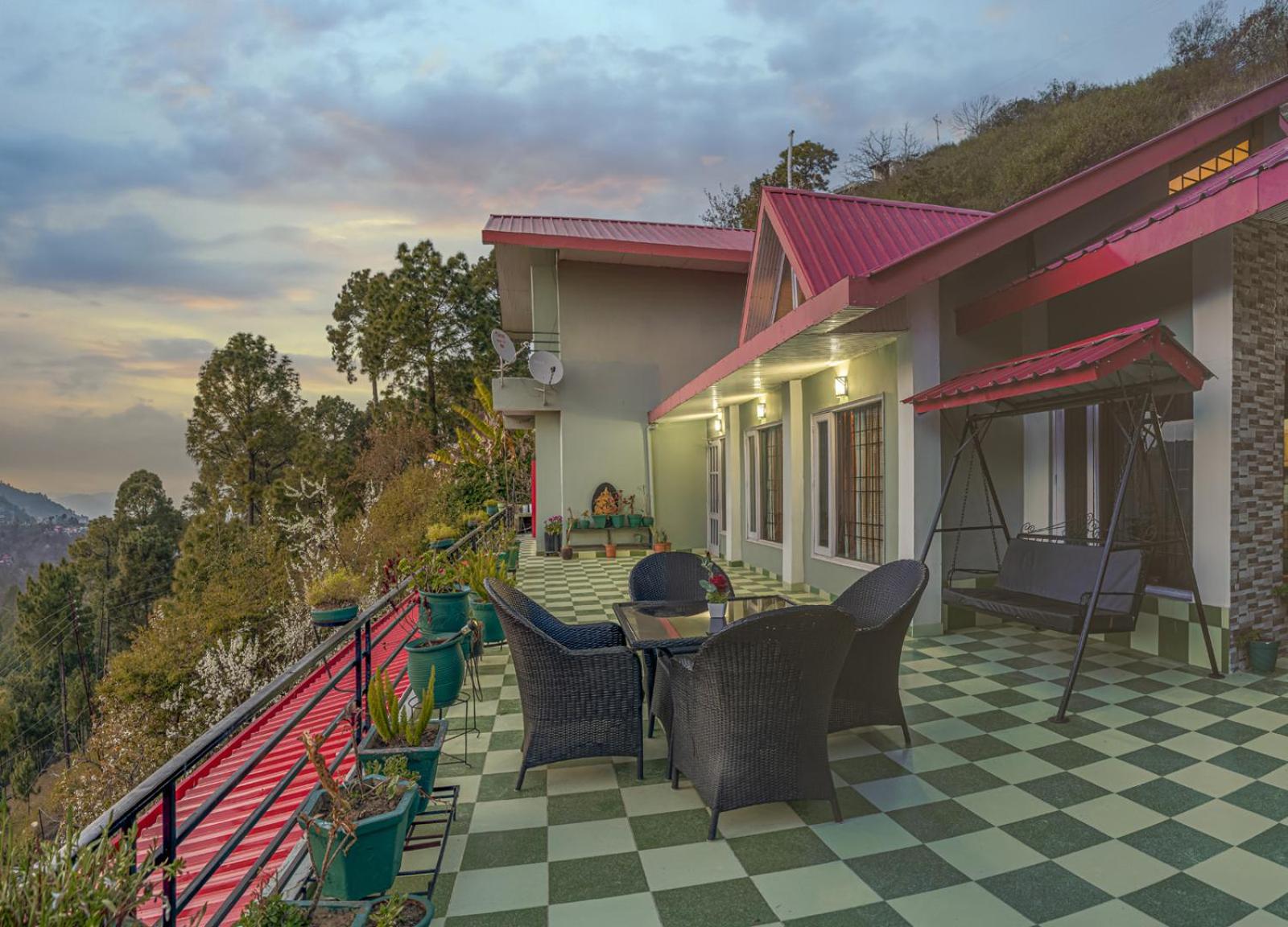 The Green Heights Cottage Kasauli view 2