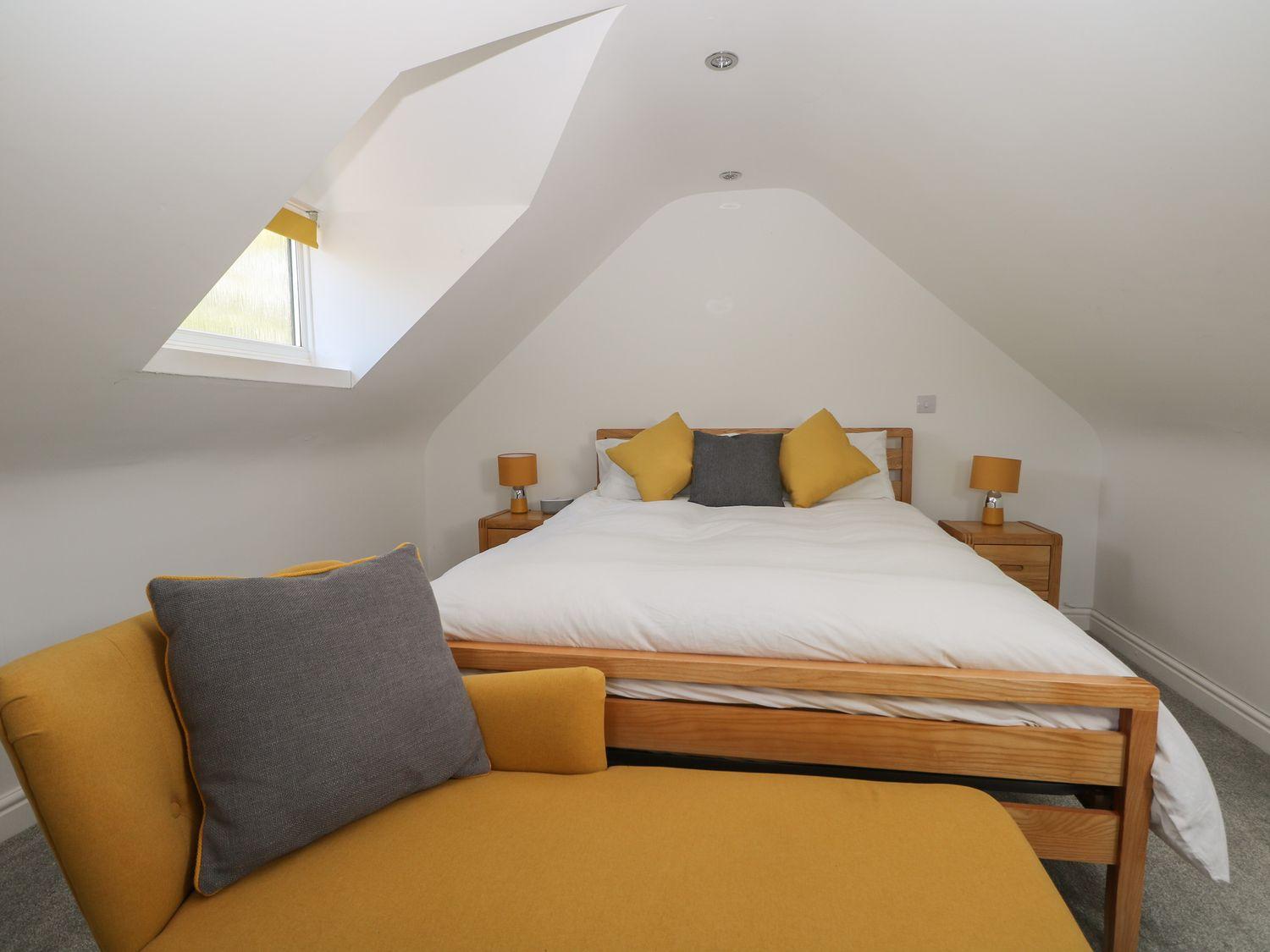 Broadford Barn - Barn conversion in picturesque village view 3