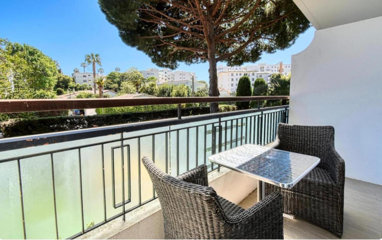 Superbe studio lumineux sur Cannes avec terrasse ! à quelques minutes de la célèbre rue d'Antibes ! photo 1