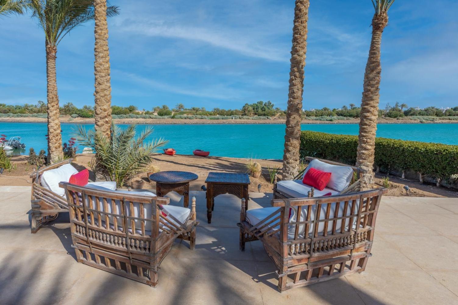 Chic 3BR Villa West Golf with Pool, Lagoon View & Guest House view 4
