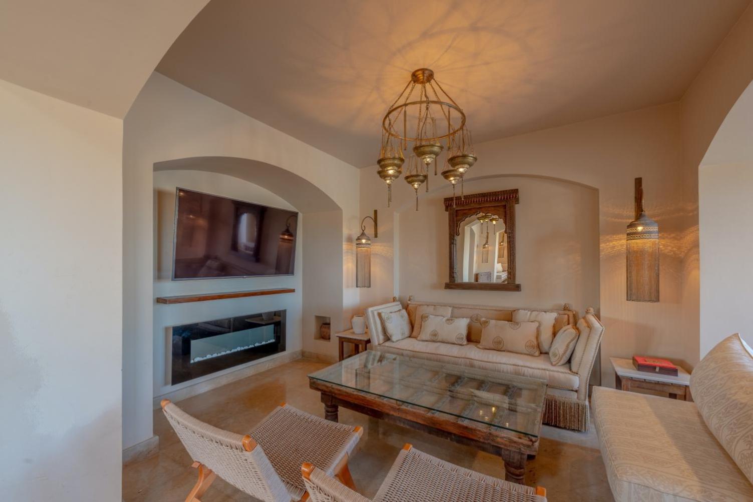 Chic 3BR Villa West Golf with Pool, Lagoon View & Guest House view 2