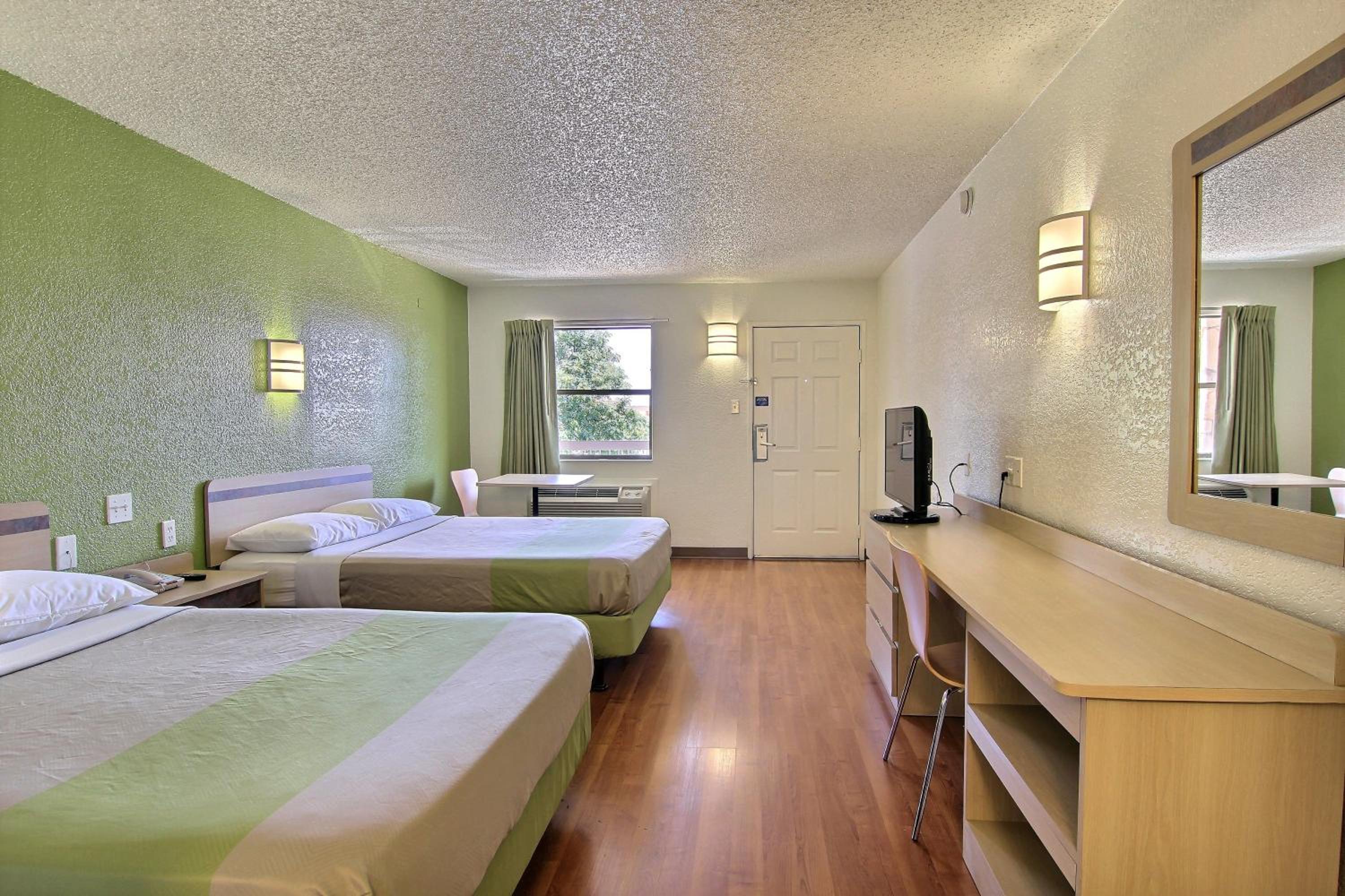 Motel 6 Austin, TX - Central Downtown UT