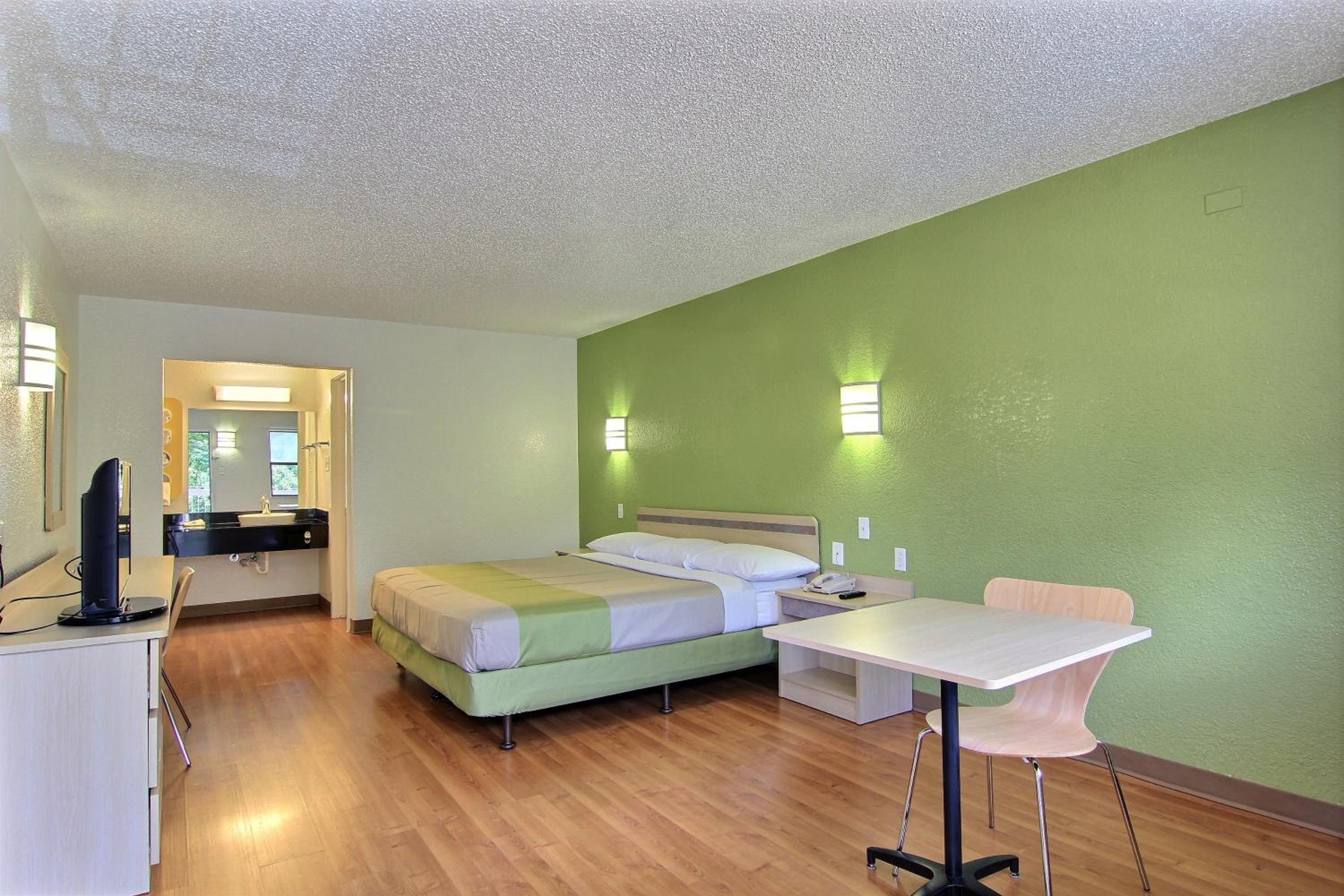 Motel 6 Austin, TX - Central Downtown UT
