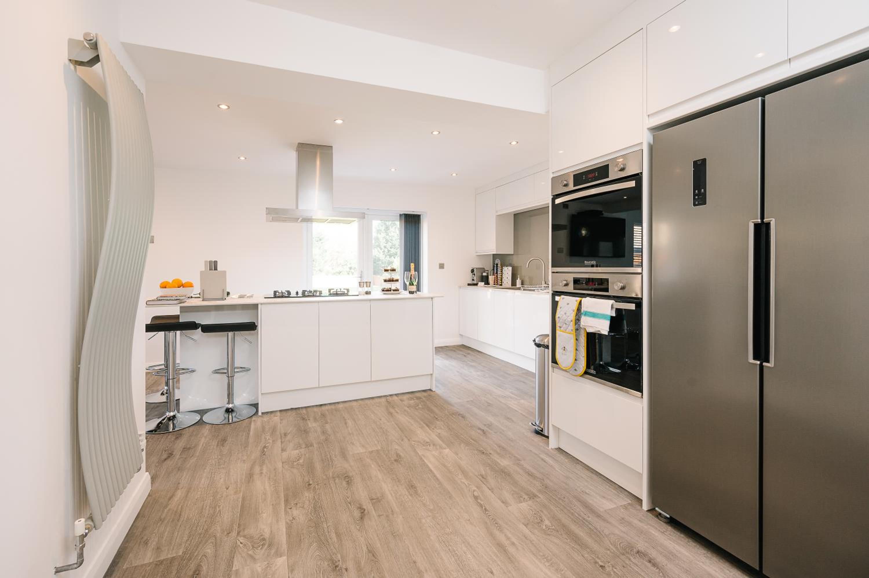The White House - Grand & Spectacular 5-bed, sleeps 14- Central Solihull, NEC, JLR, HS2, Resorts World, Airport view 3