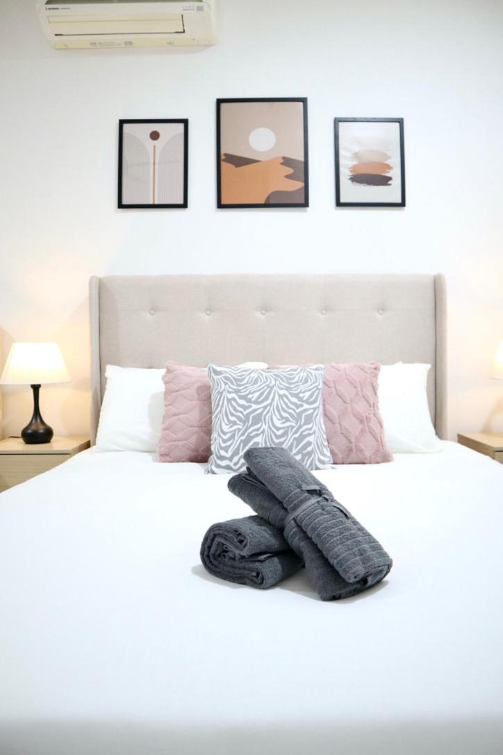 New Arcoris 6 Pax 2 BR with Pool View Mont Kiara - BOHO