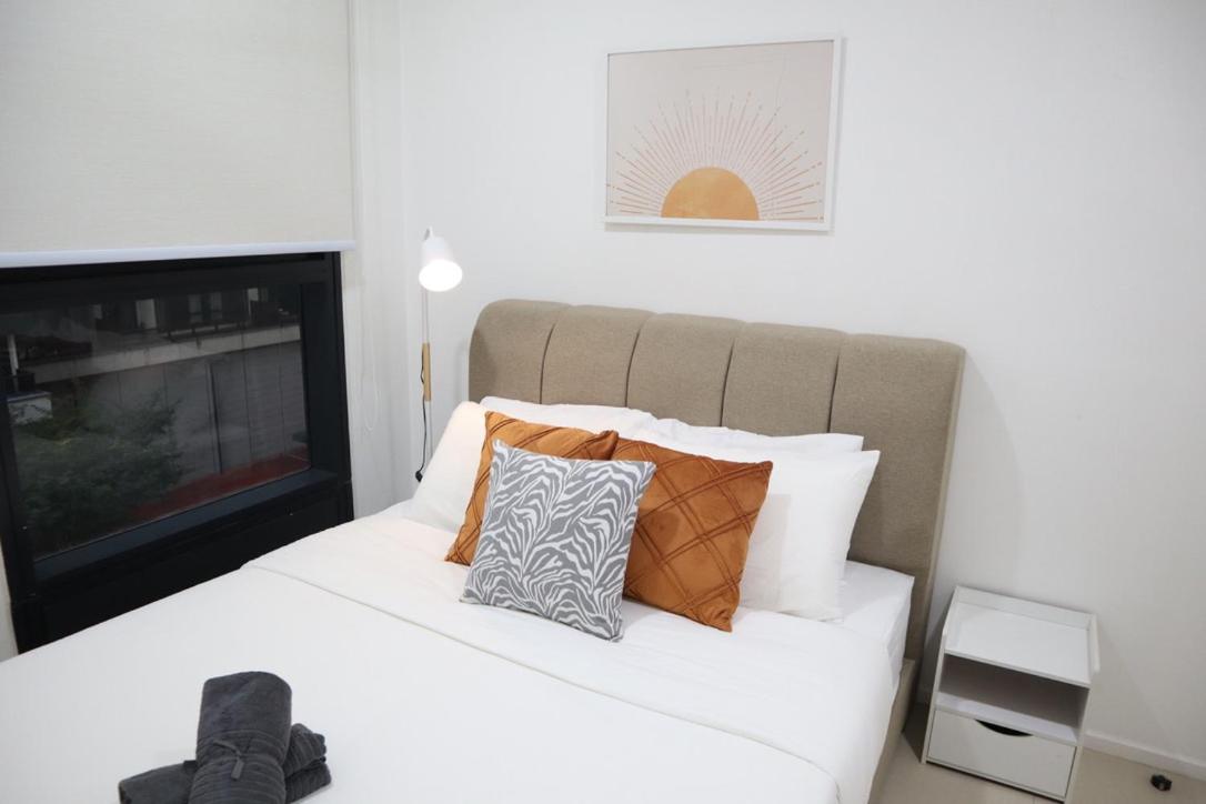 New Arcoris 6 Pax 2 BR with Pool View Mont Kiara - BOHO
