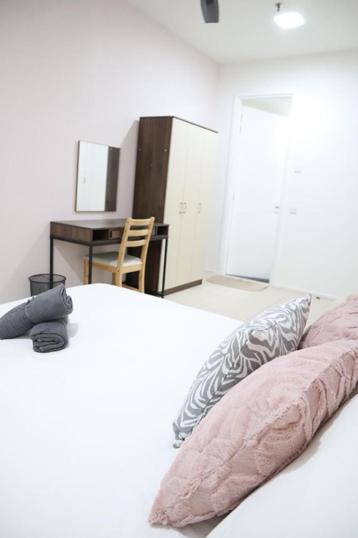 New Arcoris 6 Pax 2 BR with Pool View Mont Kiara - BOHO