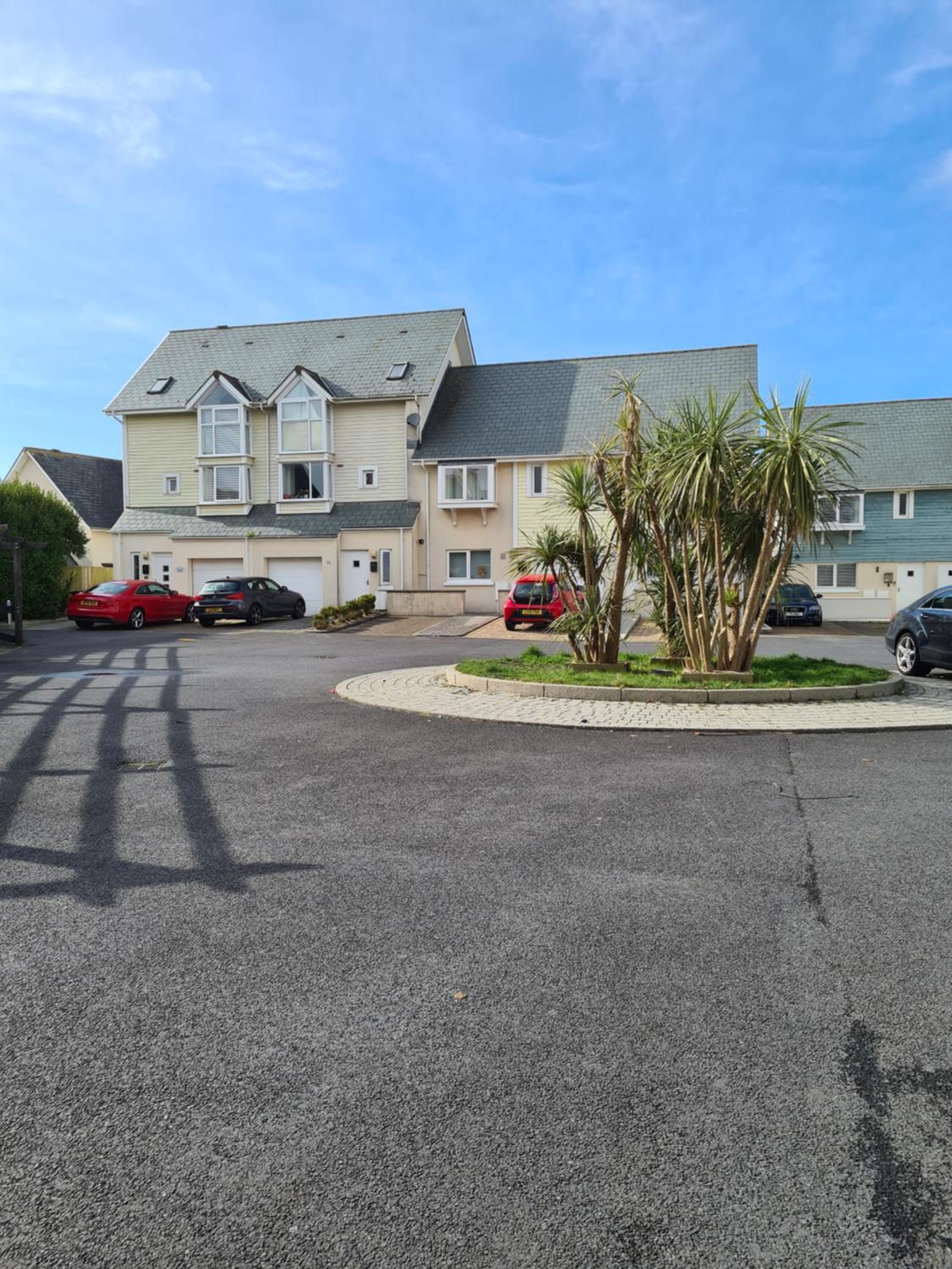 Modern 1 bed apartment next to beach and golf course