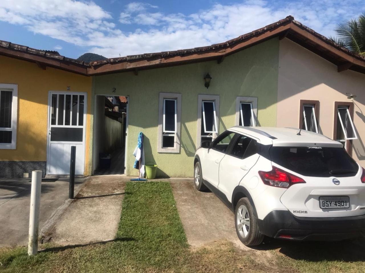 CASA 2 DORM UBATUBA PRAIA MARANDUBA no CONDOMINIO BRISAS DA PRAIA com Wifi Gratis, CHURRASQUEIRA 02 Vagas Garagem