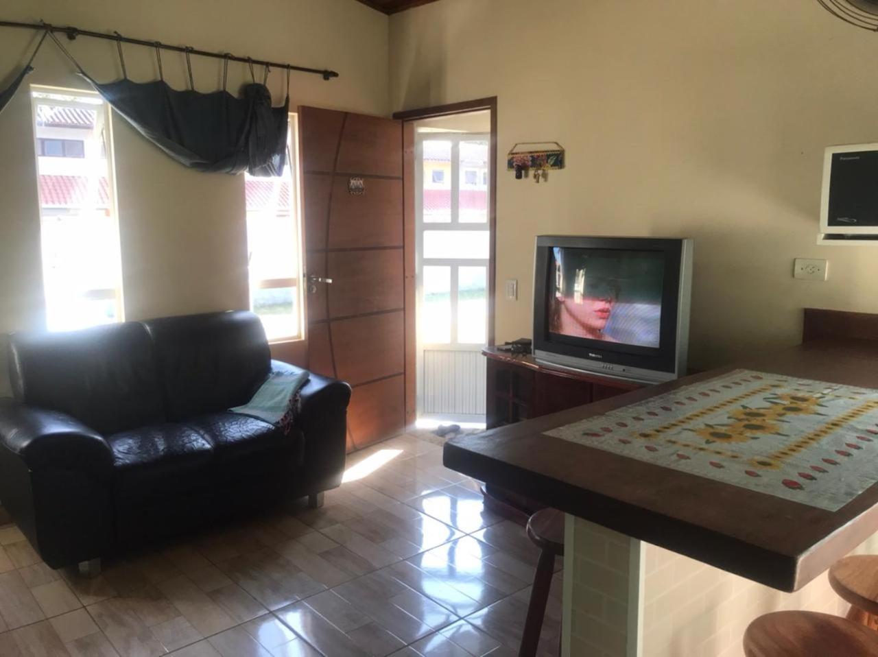 CASA 2 DORM UBATUBA PRAIA MARANDUBA no CONDOMINIO BRISAS DA PRAIA com Wifi Gratis, CHURRASQUEIRA 02 Vagas Garagem