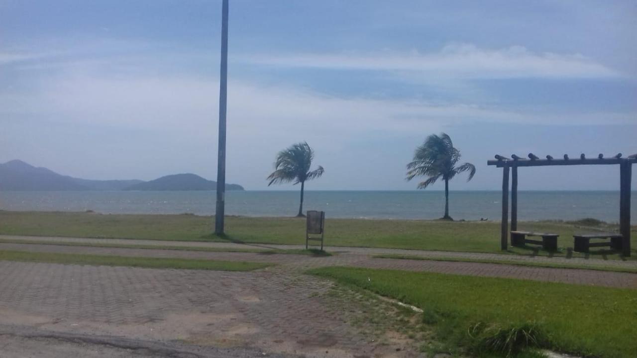 CASA 2 DORM UBATUBA PRAIA MARANDUBA no CONDOMINIO BRISAS DA PRAIA com Wifi Gratis, CHURRASQUEIRA 02 Vagas Garagem