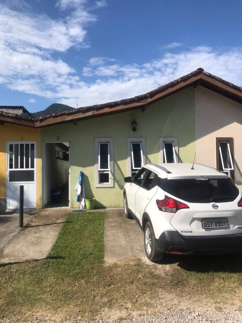 CASA 2 DORM UBATUBA PRAIA MARANDUBA no CONDOMINIO BRISAS DA PRAIA com Wifi Gratis, CHURRASQUEIRA 02 Vagas Garagem
