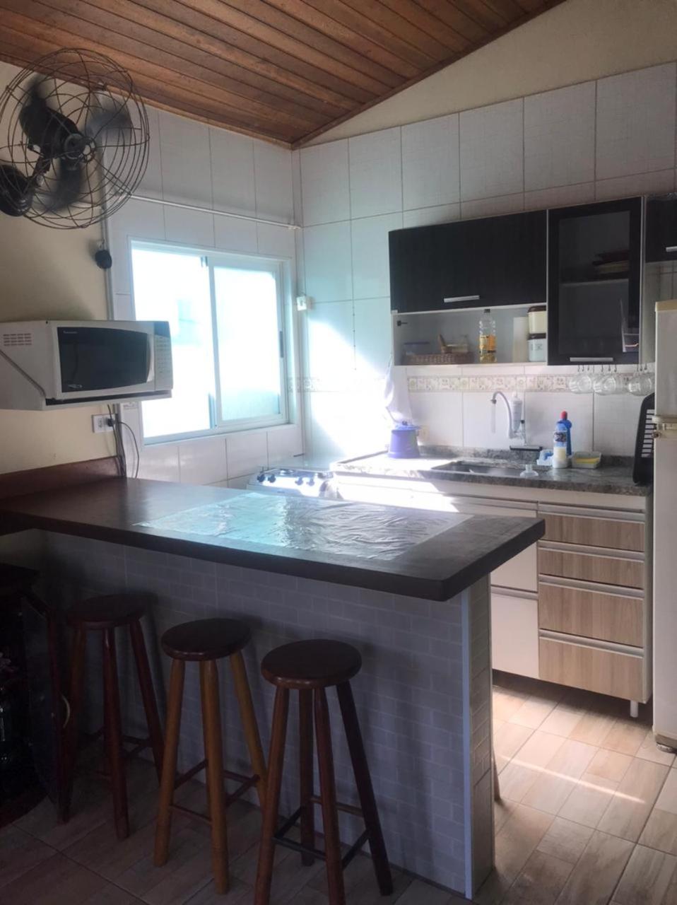 CASA 2 DORM UBATUBA PRAIA MARANDUBA no CONDOMINIO BRISAS DA PRAIA com Wifi Gratis, CHURRASQUEIRA 02 Vagas Garagem