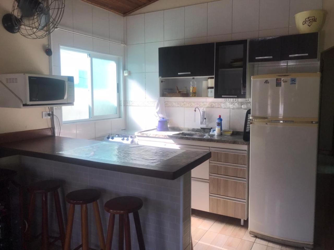 CASA 2 DORM UBATUBA PRAIA MARANDUBA no CONDOMINIO BRISAS DA PRAIA com Wifi Gratis, CHURRASQUEIRA 02 Vagas Garagem