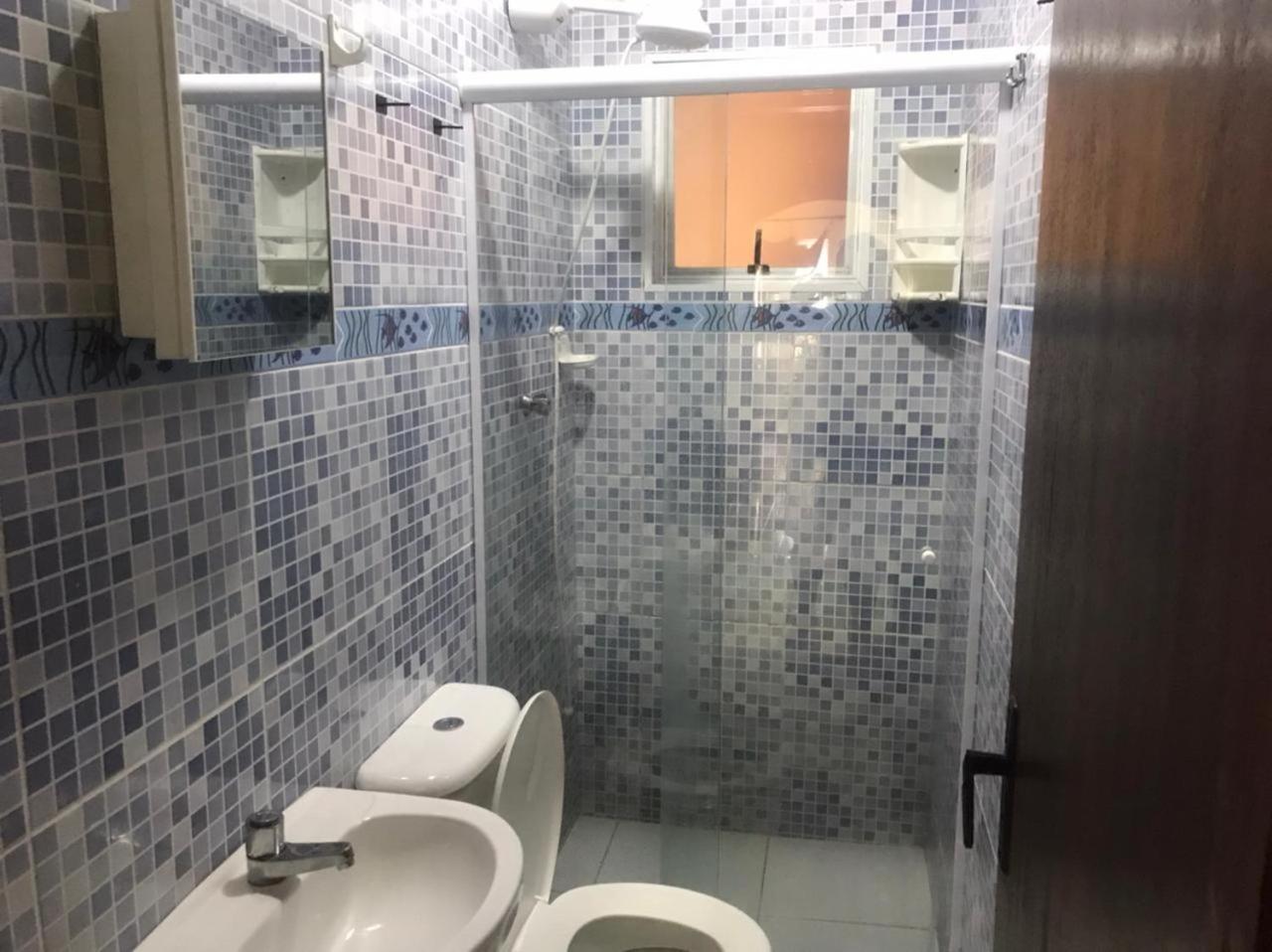CASA 2 DORM UBATUBA PRAIA MARANDUBA no CONDOMINIO BRISAS DA PRAIA com Wifi Gratis, CHURRASQUEIRA 02 Vagas Garagem