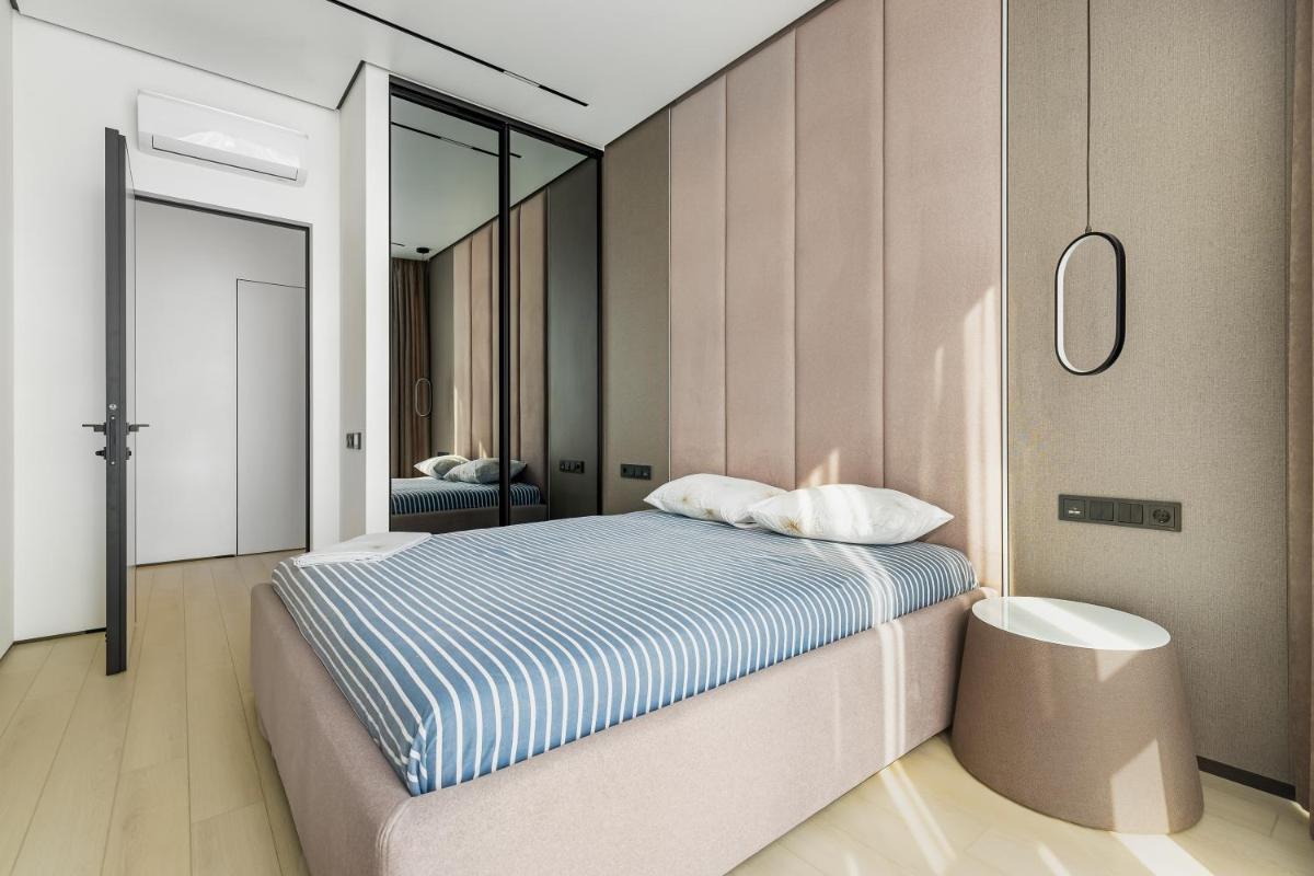 Luxury Waterfront 3-bedrooms Apartment view 3