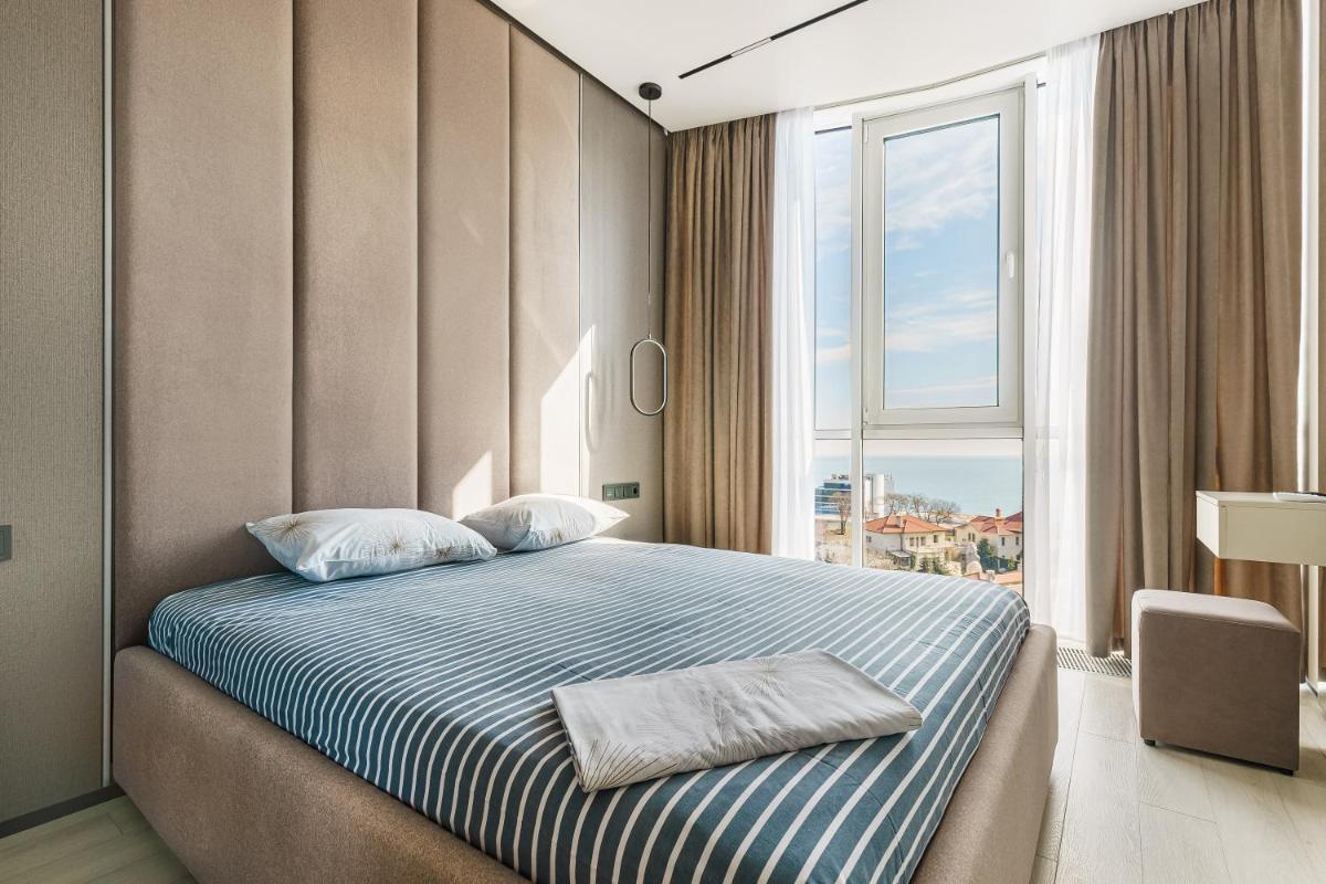 Luxury Waterfront 3-bedrooms Apartment view 2