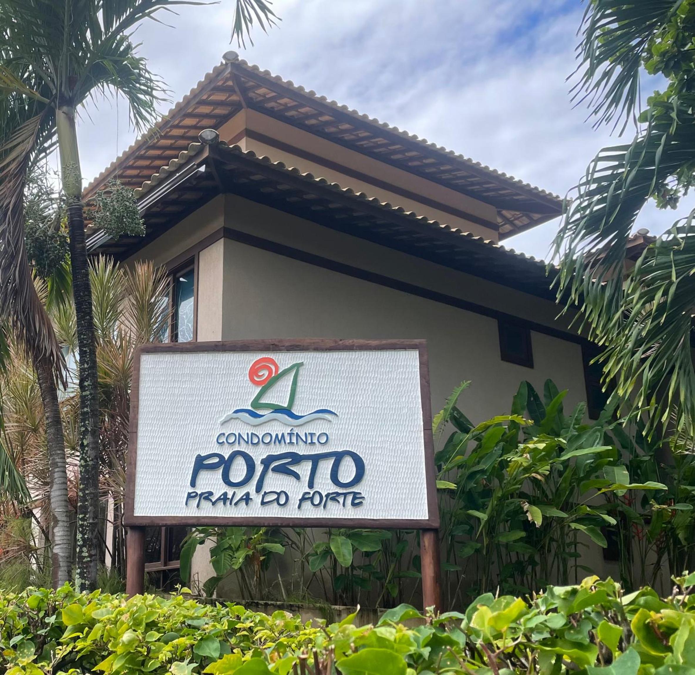 Apt na Praia do Forte em Condomínio frente mar!