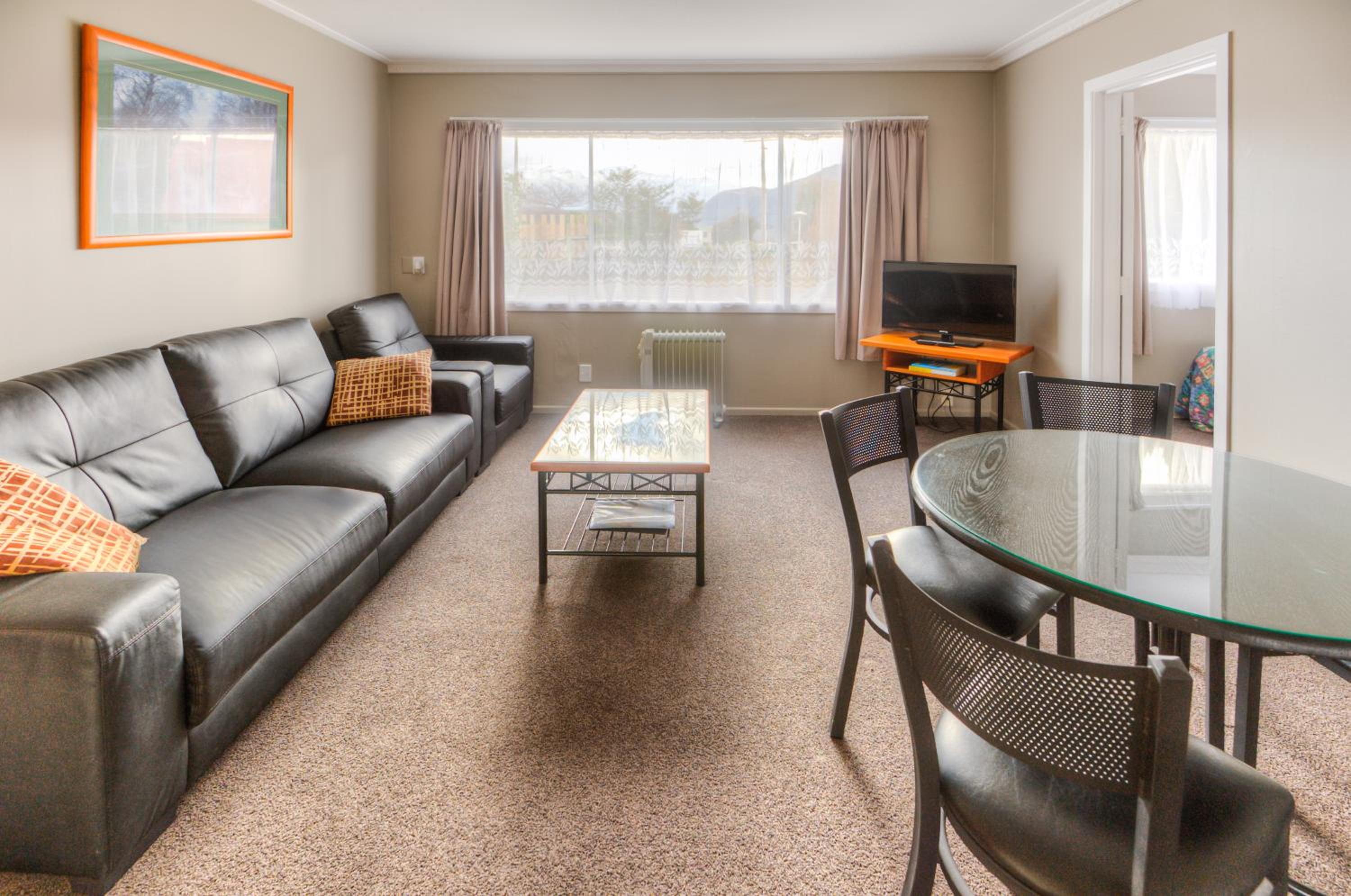 Manuka Crescent Motel